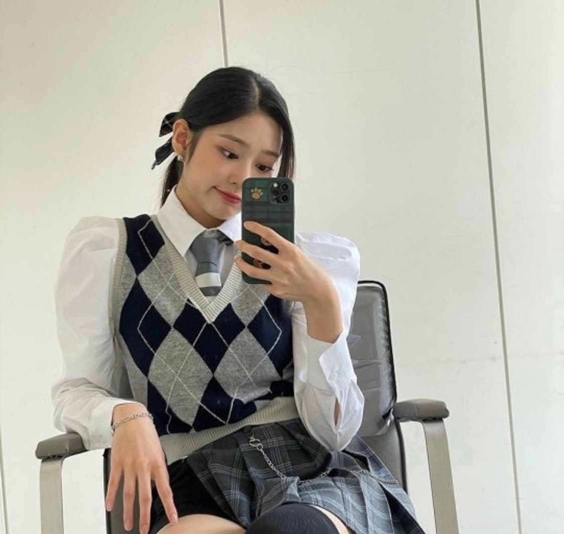 택O) [s] 엔오르 아가일 패턴 베스트 그레이 [제니, 나연 착용] 상품이미지4