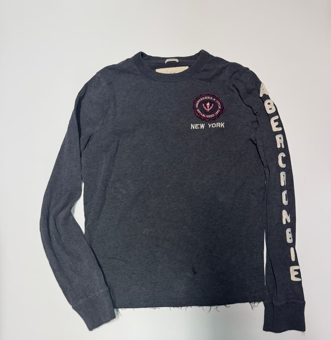 아베크롬비 사이드 스펠로고 빈티지 그레이 긴팔티 상품이미지1
