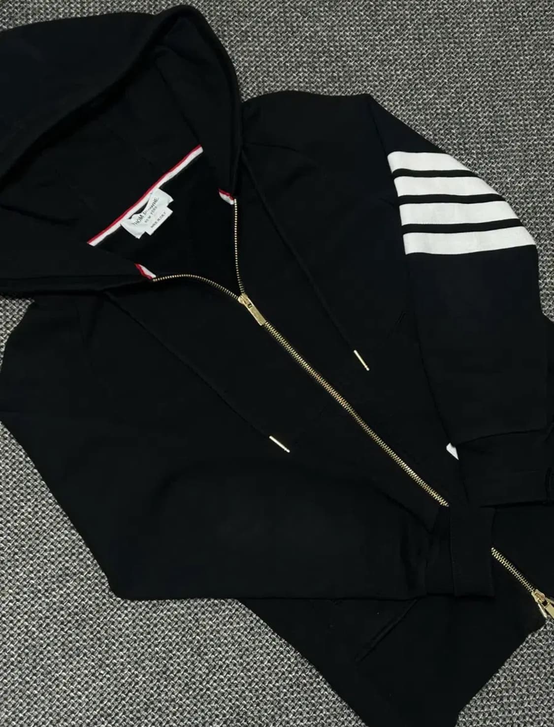 톰브라운 후드집업 블랙 상품이미지1