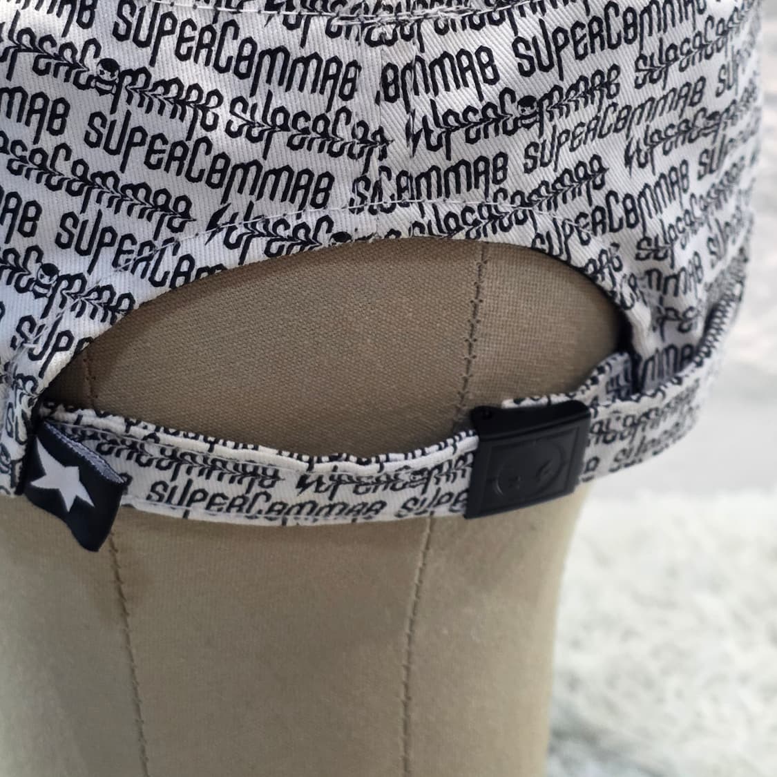 p6-10:슈퍼콤마비 올오버 로고 스트랩백 화이트55-60cm 상품이미지5