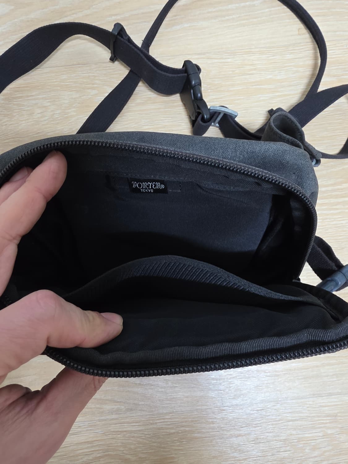 PORTER 블랙 가죽x캔버스 힙색 상품이미지5