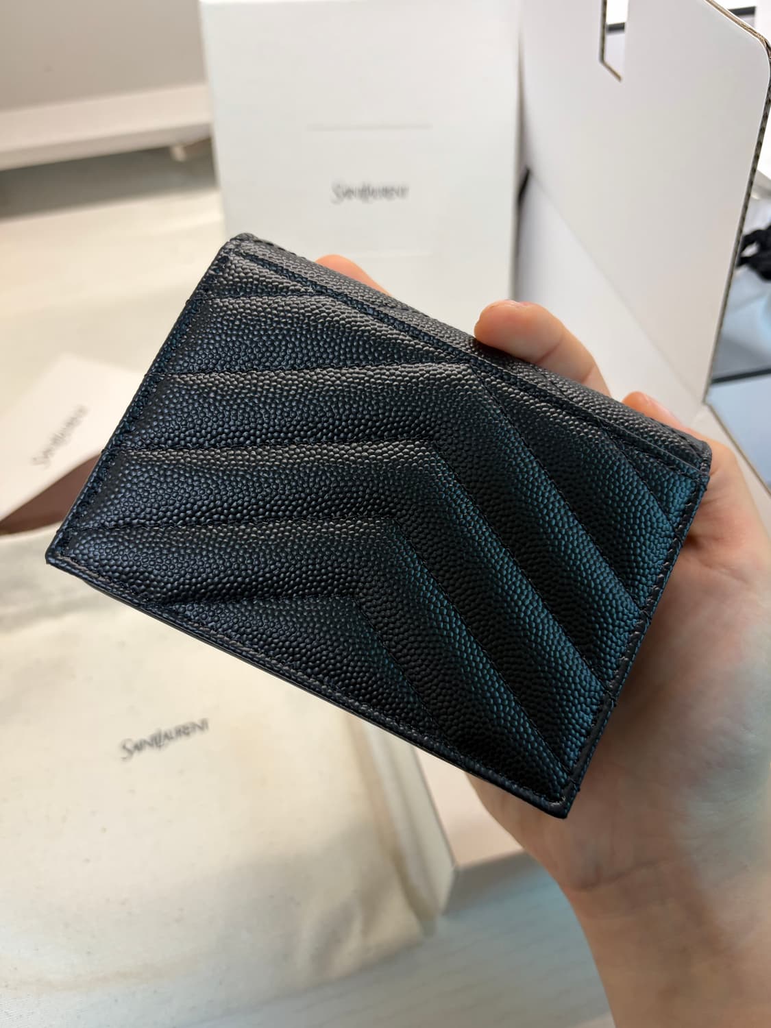 [백화점 구매/새상품] 생로랑 마틀라세 블랙 금장 반지갑 상품이미지2