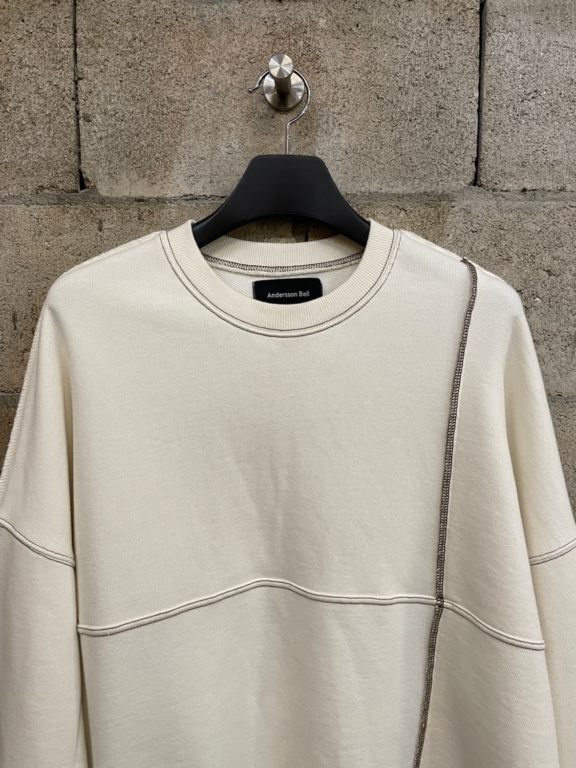 앤더슨 벨 울 패치 맨투맨 상품이미지3