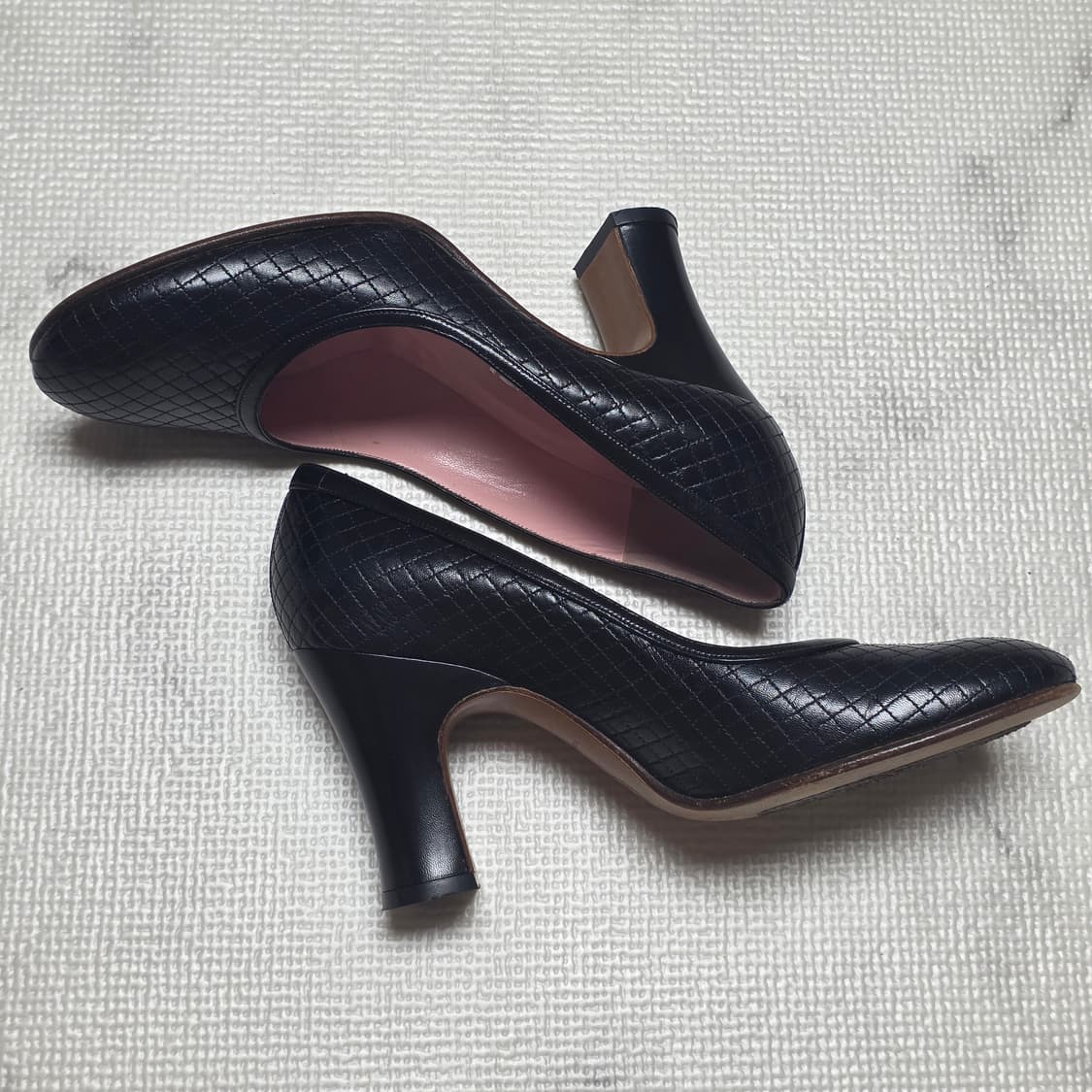 샤넬 퀼팅 레더 라운드 토 펌프스 힐 상품이미지5