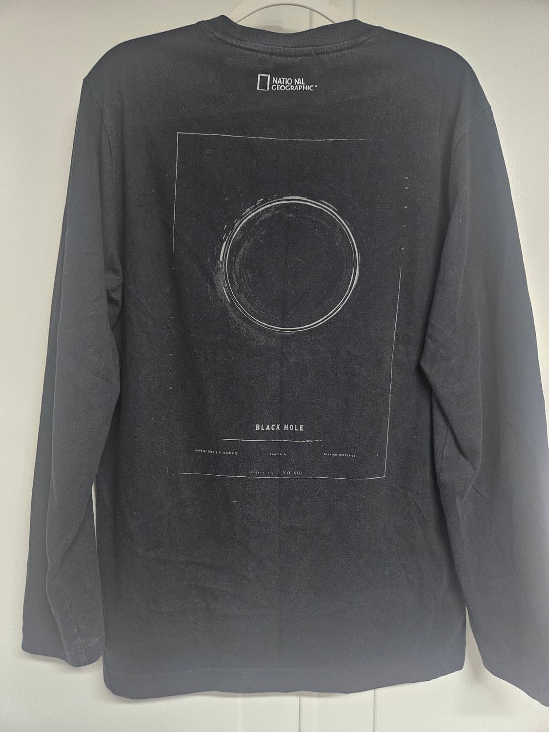내셔널지오그래픽 블랙홀 긴팔 티셔츠 L 상품이미지2