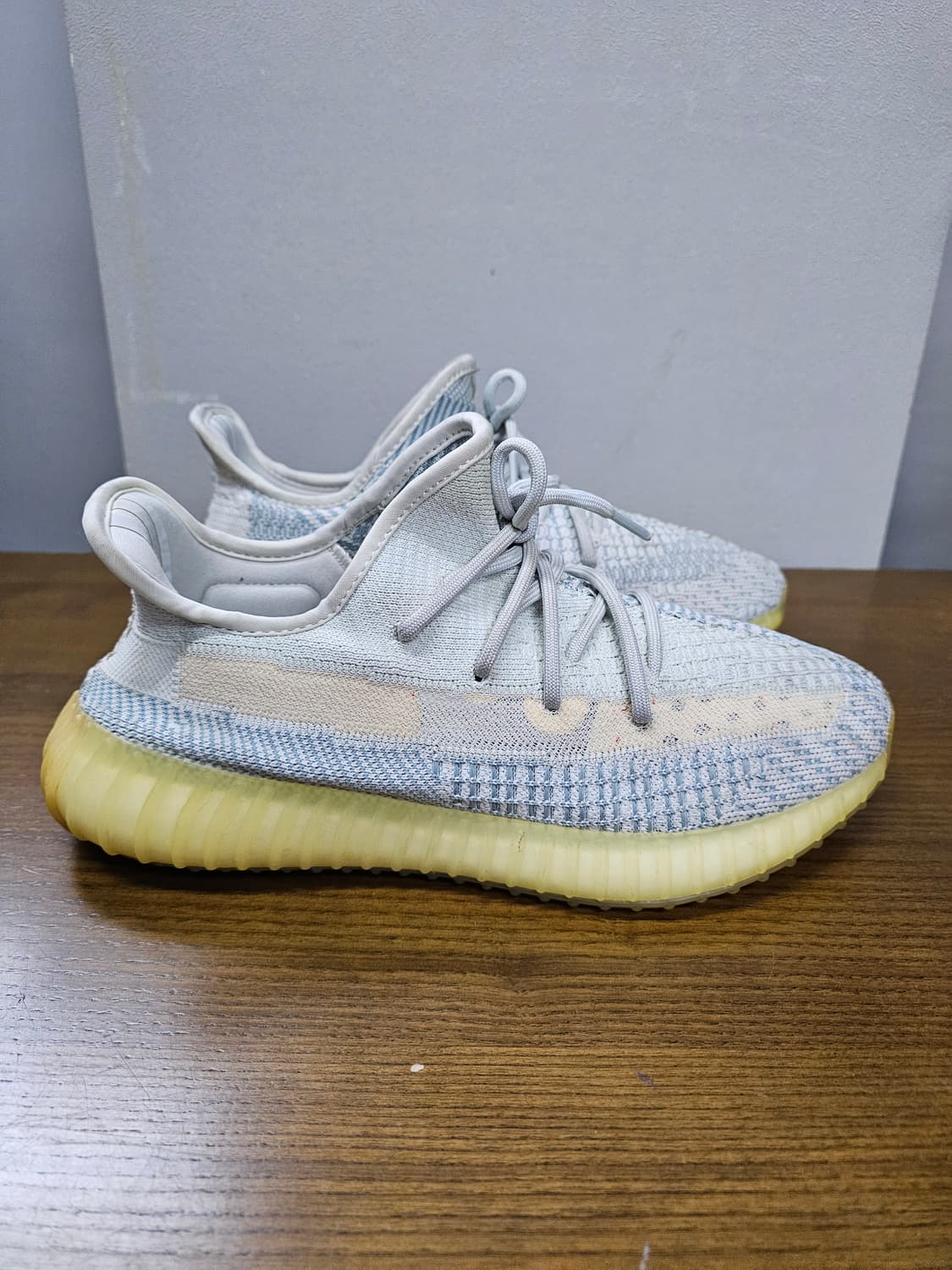 이지부스트 350 클라우드 화이트 상품이미지1