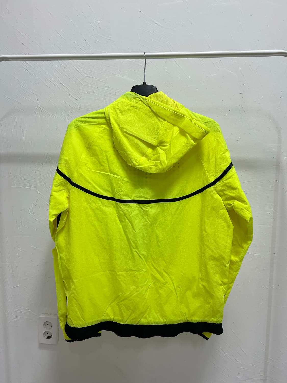 M 나이키 테크 에어로쉴드 윈드러너 바람막이 상품이미지5