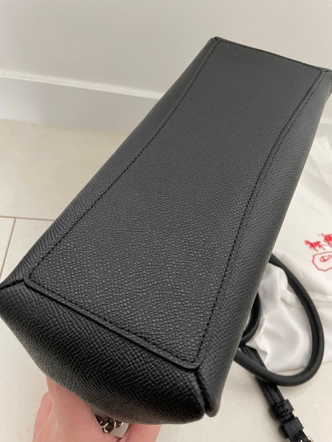 (새제품) 코치 블랙 미니 숄더백 + 더스트백 상품이미지5