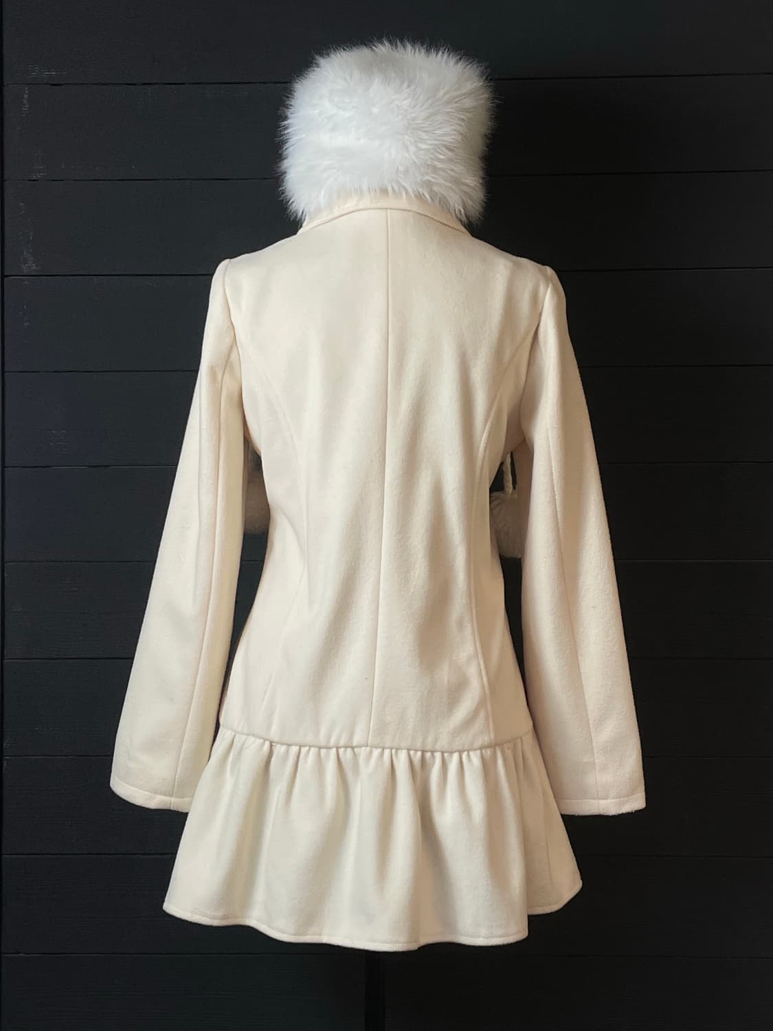 LIZ MELO 리즈멜로 갸루 크림 아이보리 화이트 리본 금장 코트 상품이미지4