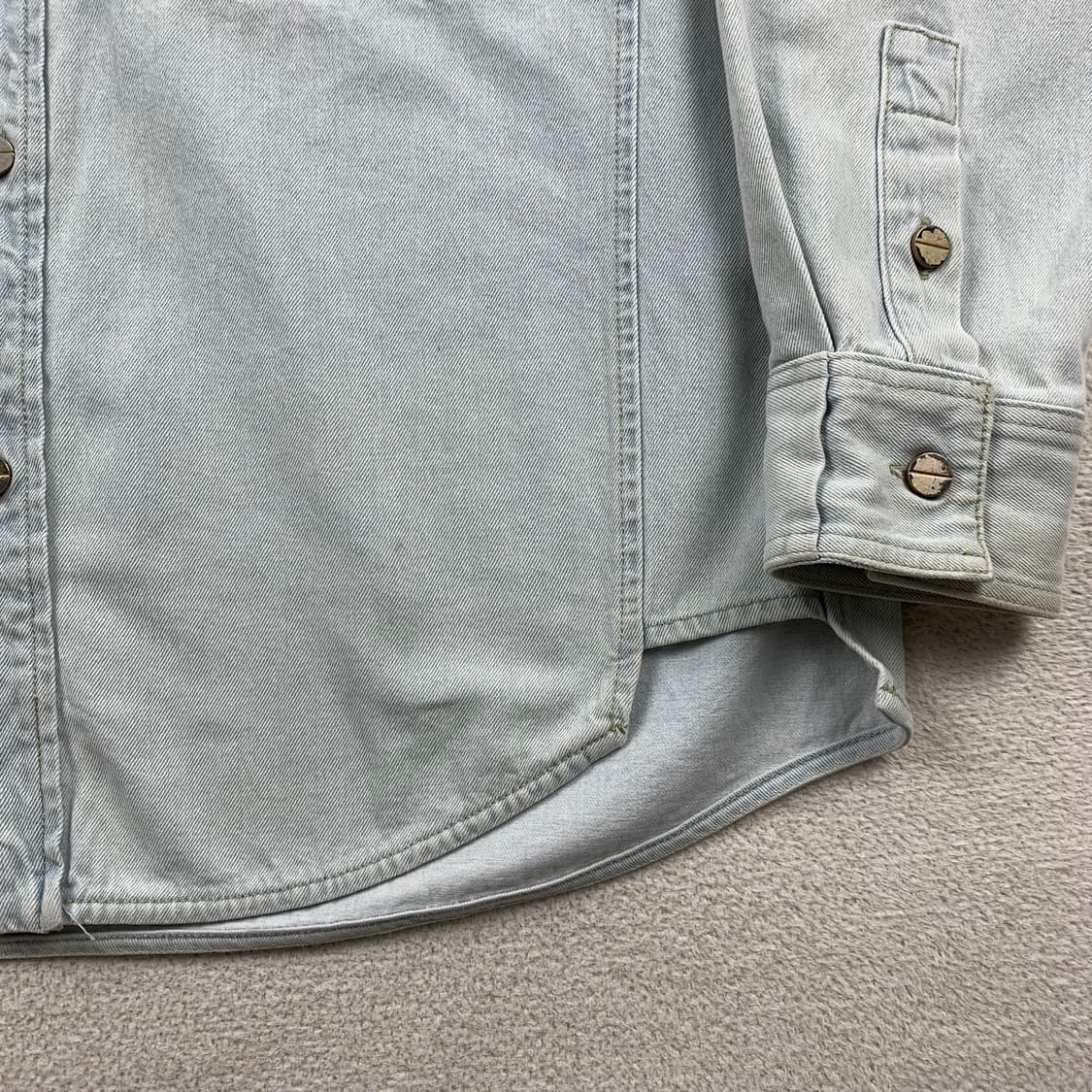우영미 24SS 백로고 데님 셔츠 자켓 라이트블루 상품이미지5