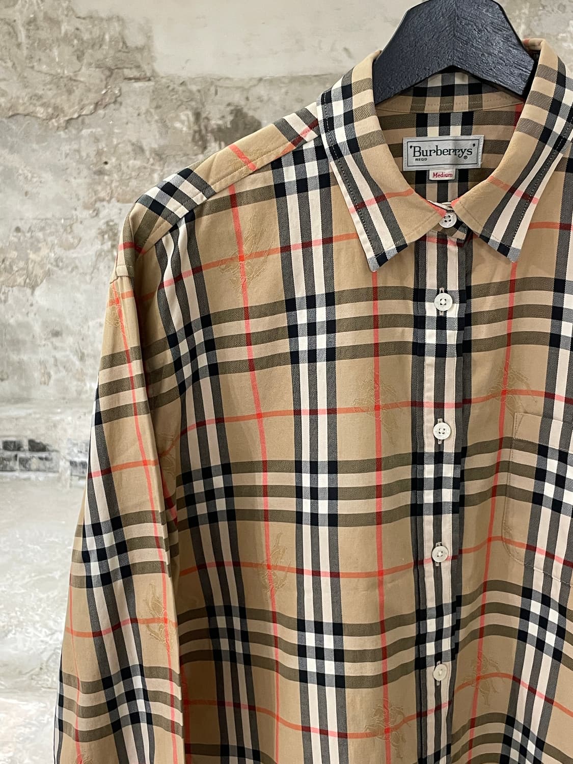 버버리 베이지 싱글 포켓 노바체크 기마로고 코튼 셔츠 상품이미지2