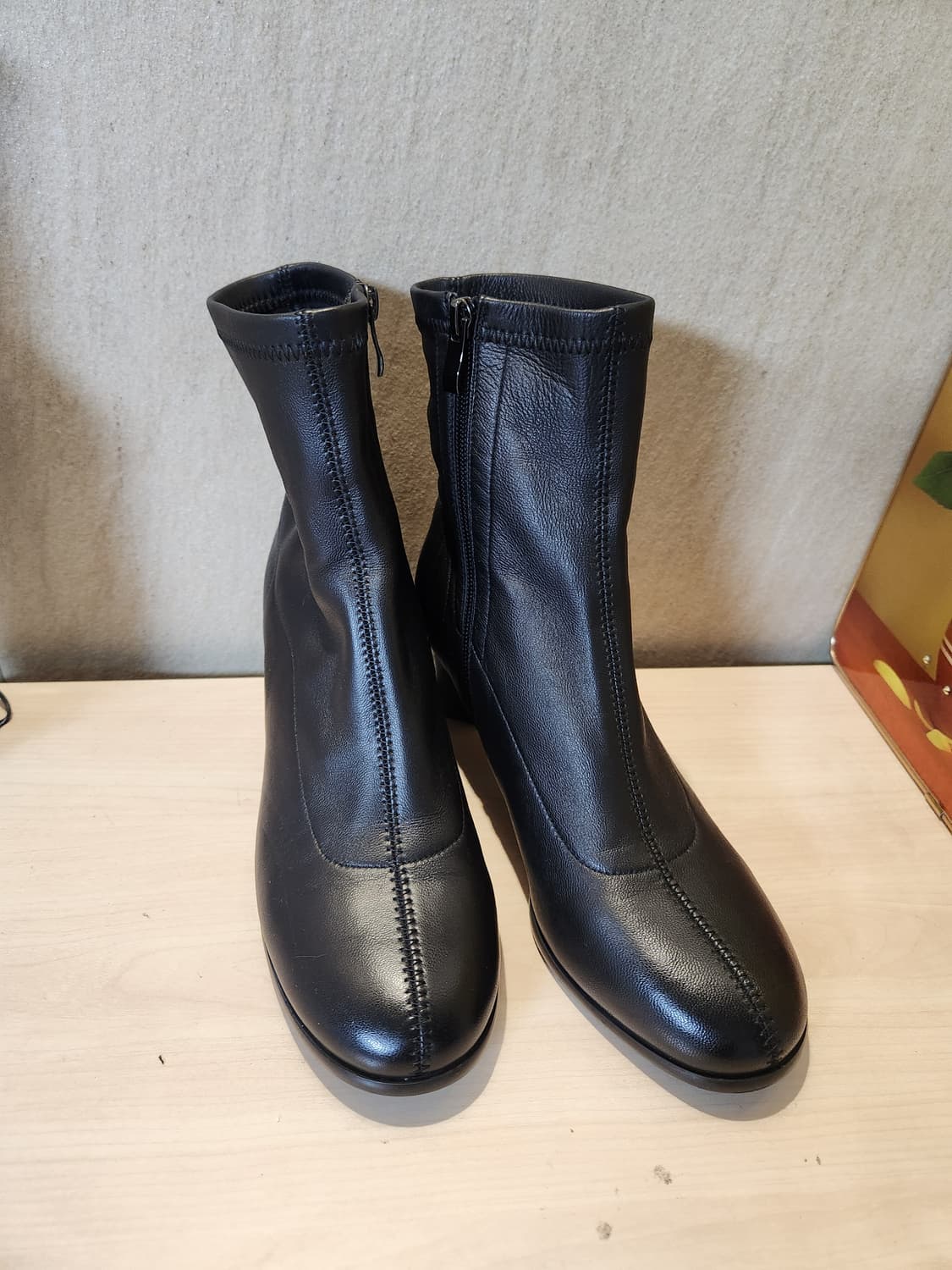 세련된 블랙 앵클부츠 / 미들힐 / 255데일리 & 오피스룩 필수템 👠 상품이미지2