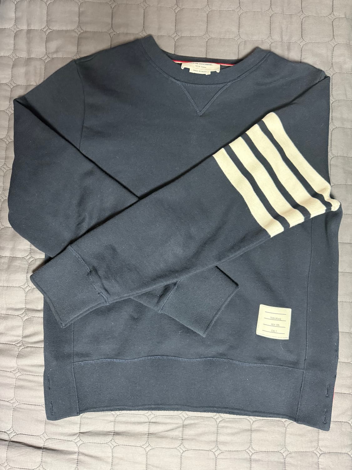 톰브라운 엔지니어드 사선 스웨트셔츠 네이비 상품이미지2