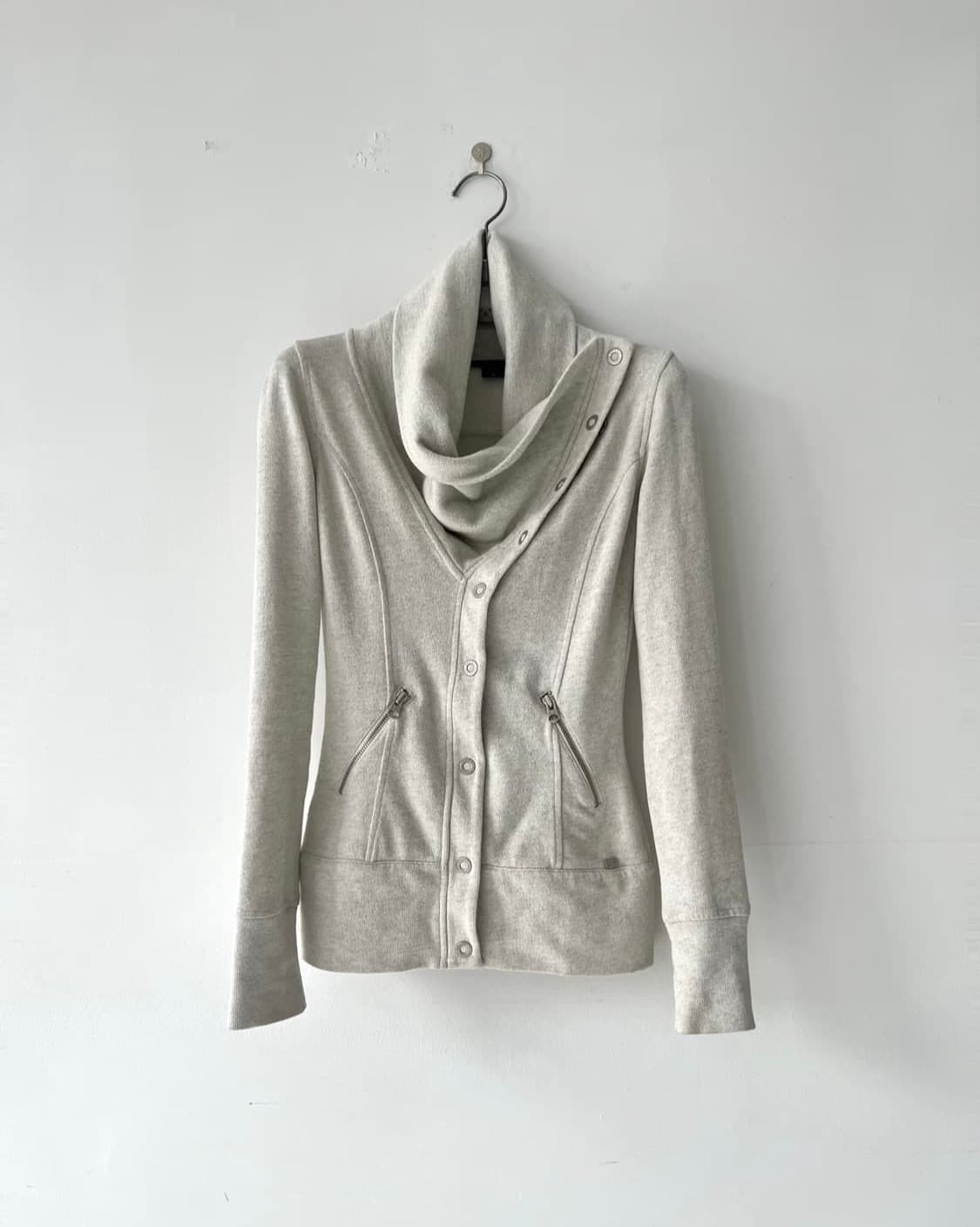 A/X 드레이프 하이넥 버튼 탑 상품이미지1