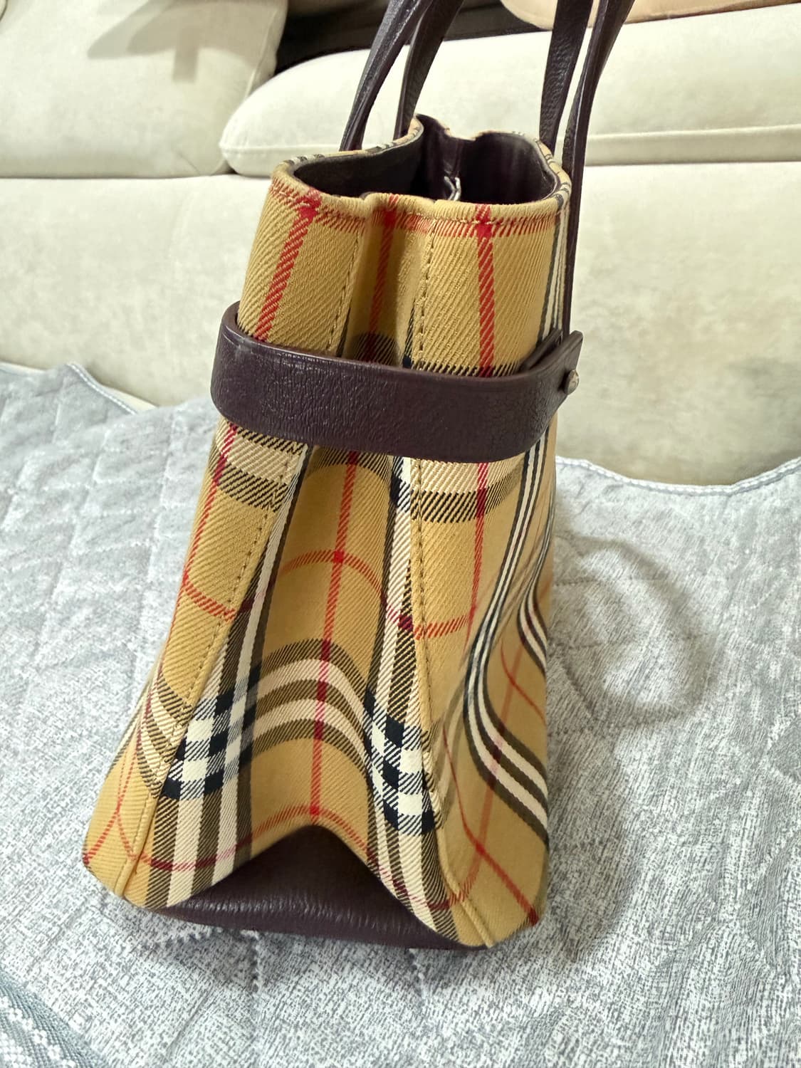 버버리 미디엄 빈티지 체크 배너 토트백 상품이미지3