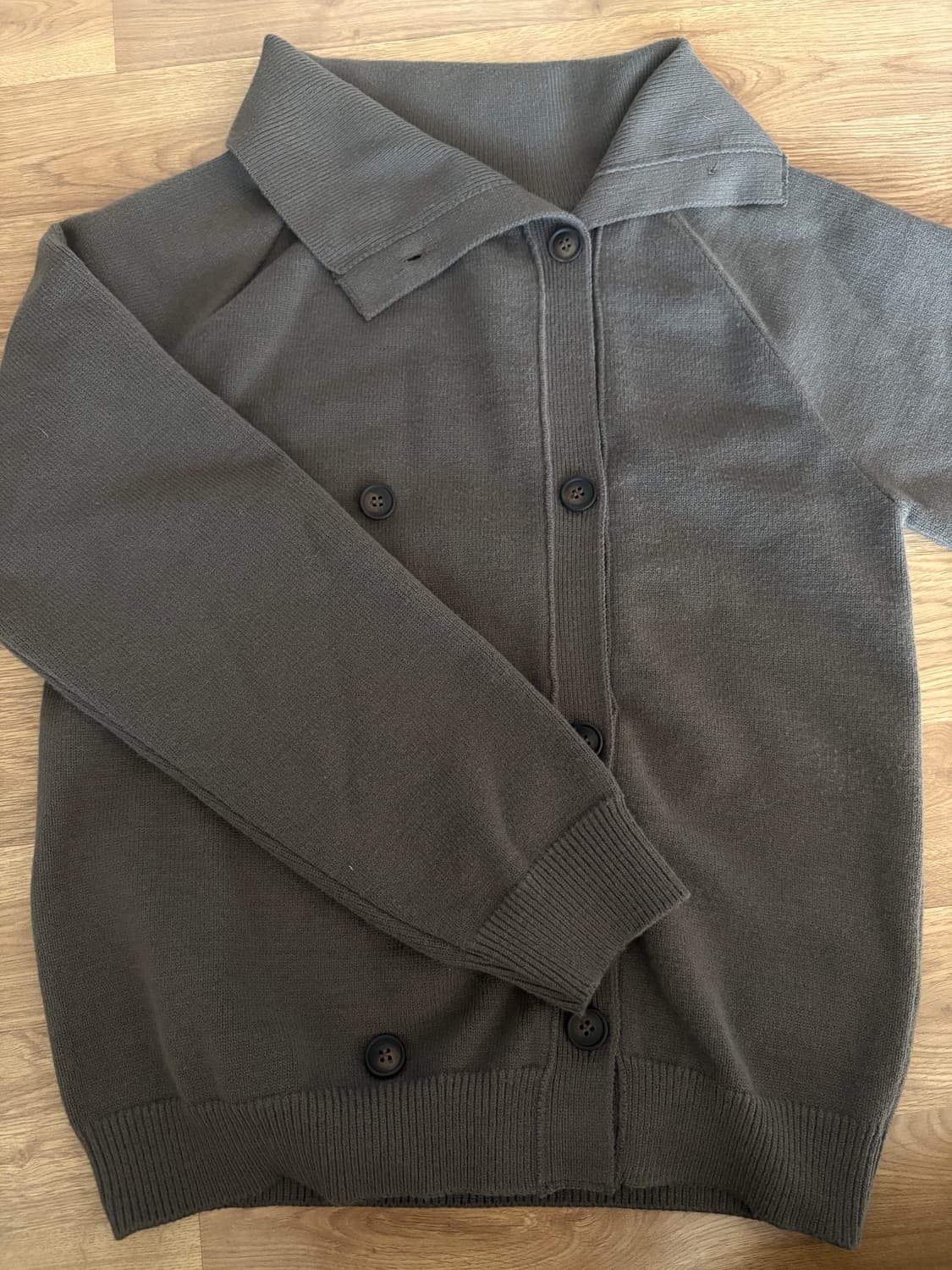 오피쉬 투버튼 니트 브라운 상품이미지2