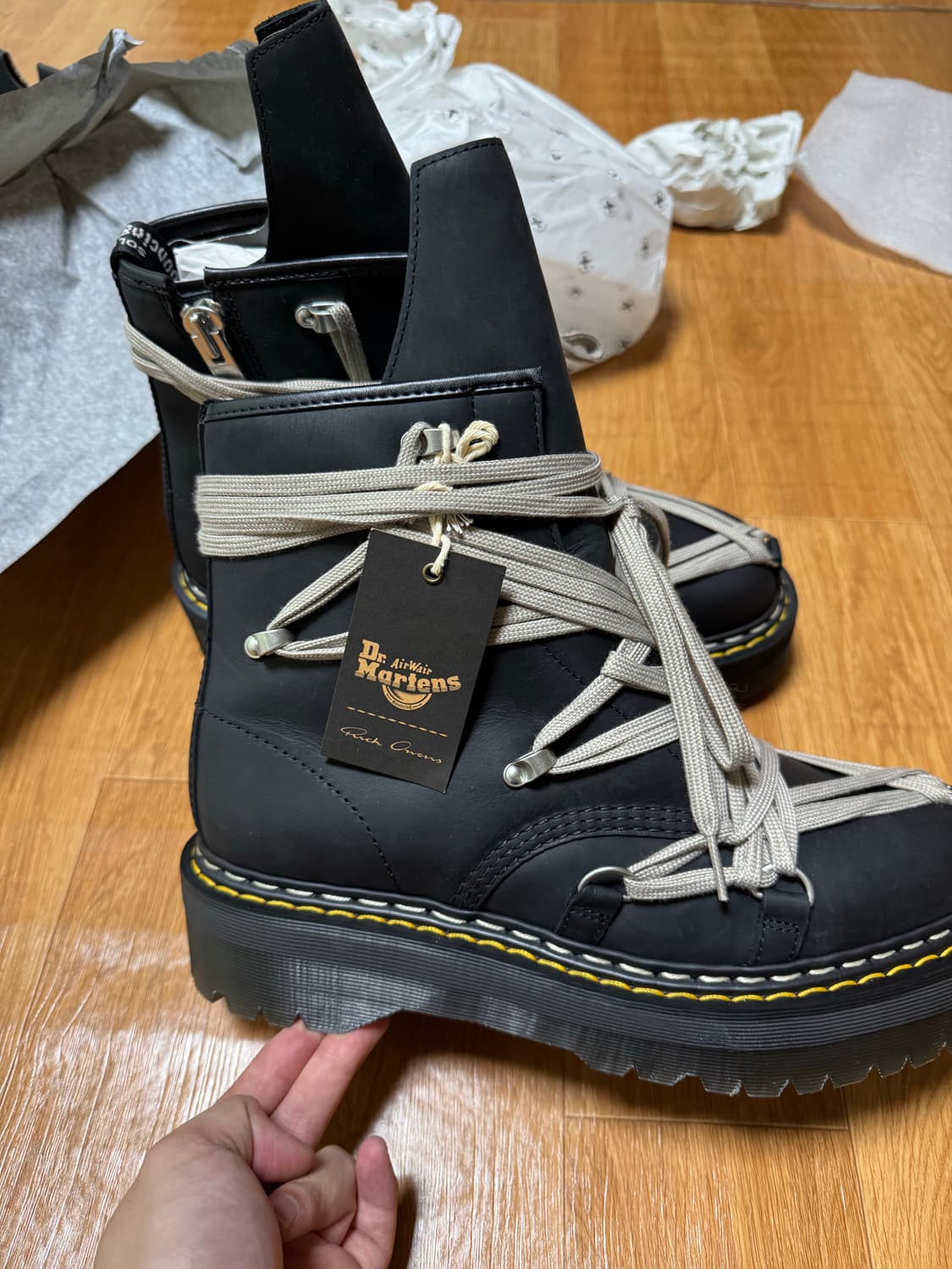 UK10닥터마틴 x 릭 오웬스 1460 쿼드 솔 메가 레이 스 부츠 블랙 상품이미지2