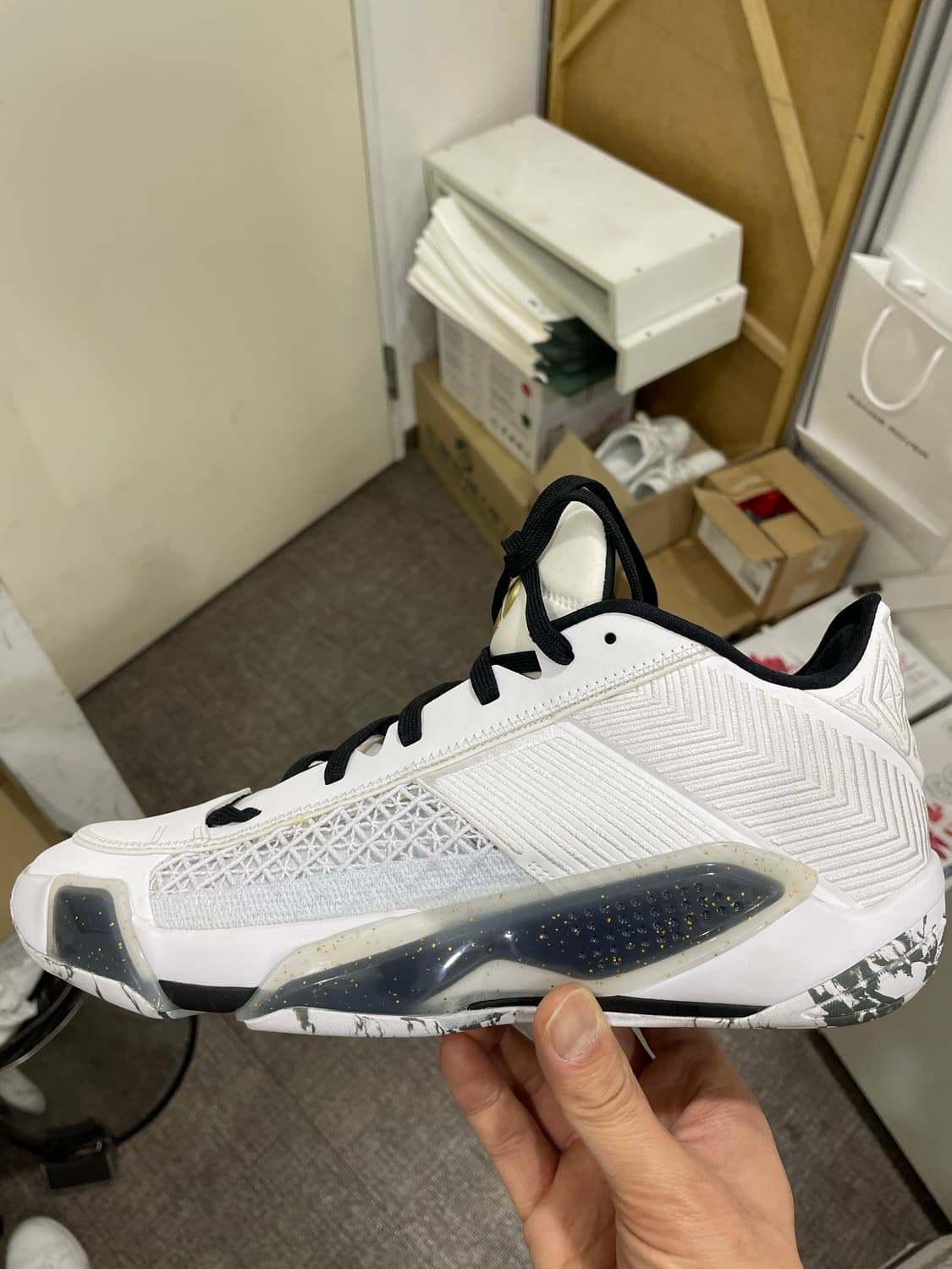 조던38로우 295 사이즈 화이트블랙 팝니다. 상품이미지1