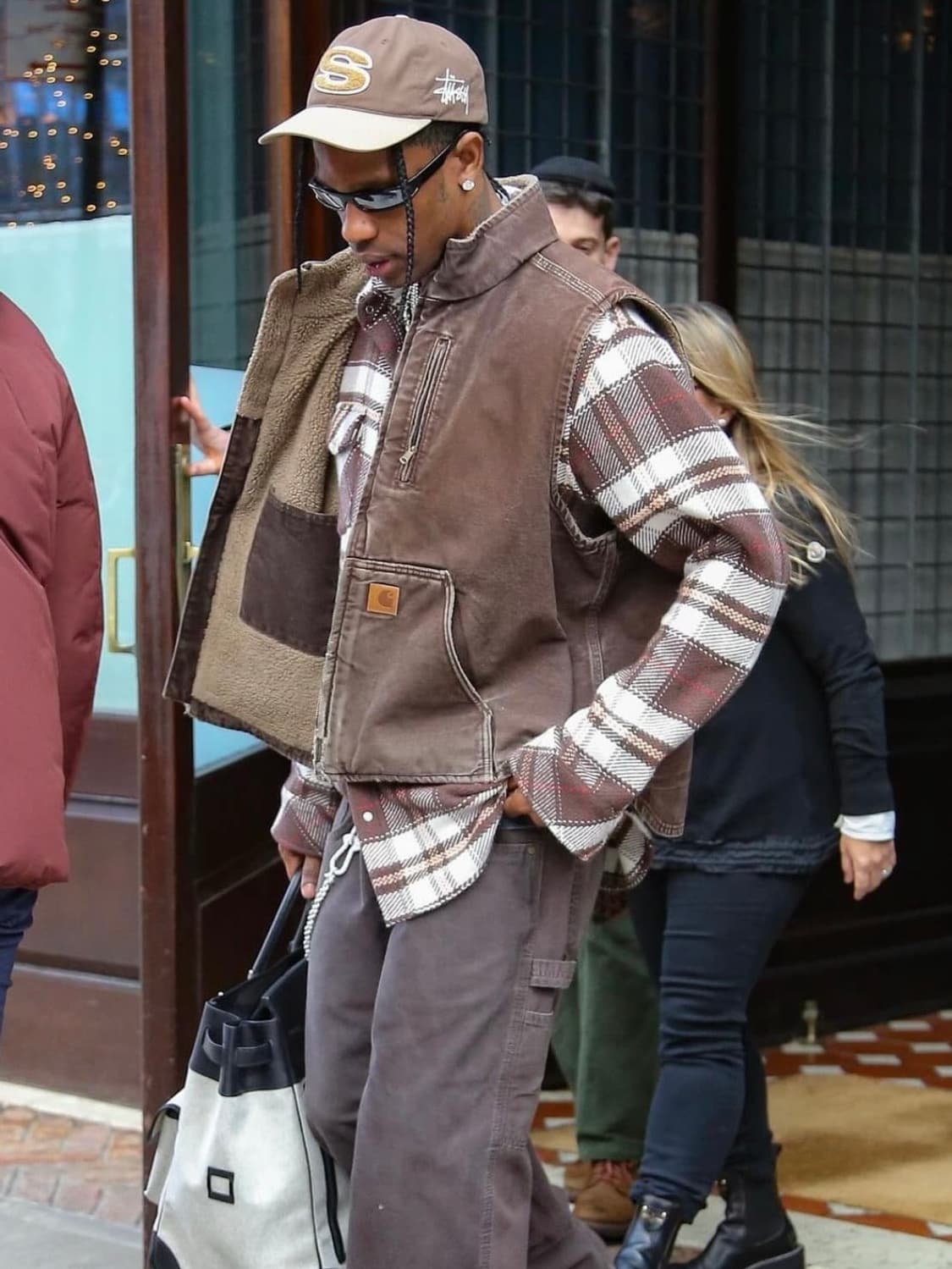 칼하트 셰르파 다크브라운 베스트 상품이미지1