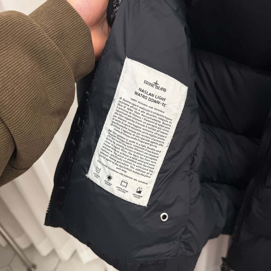 [M] 스톤아일랜드 나슬란 와트로 패딩 블랙 상품이미지4