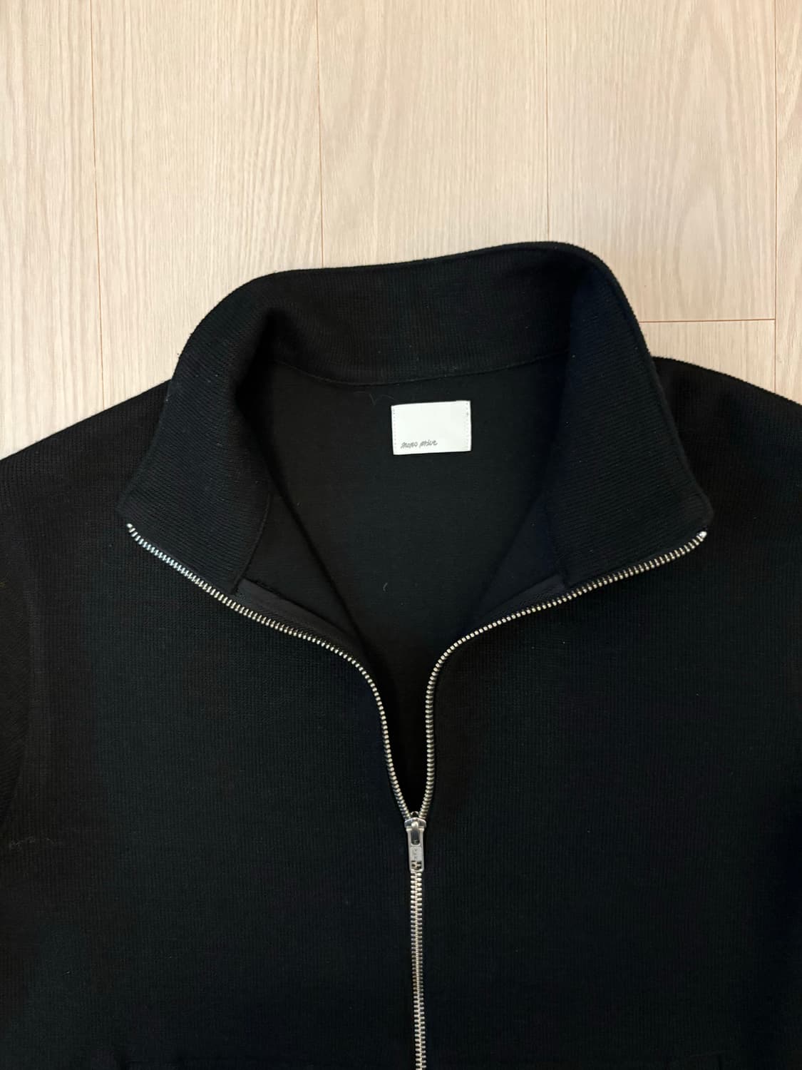 Textuerd High Neck Zip - Black 상품이미지4