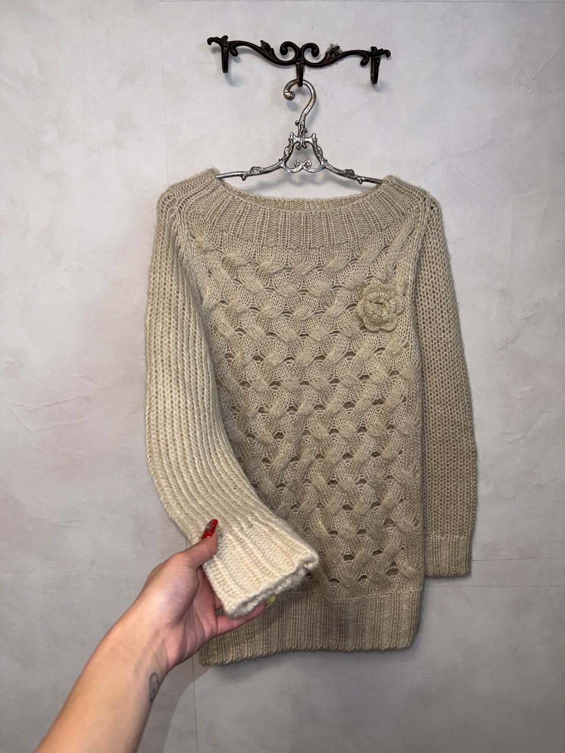 Beige flower corsage twist knit ops 상품이미지5