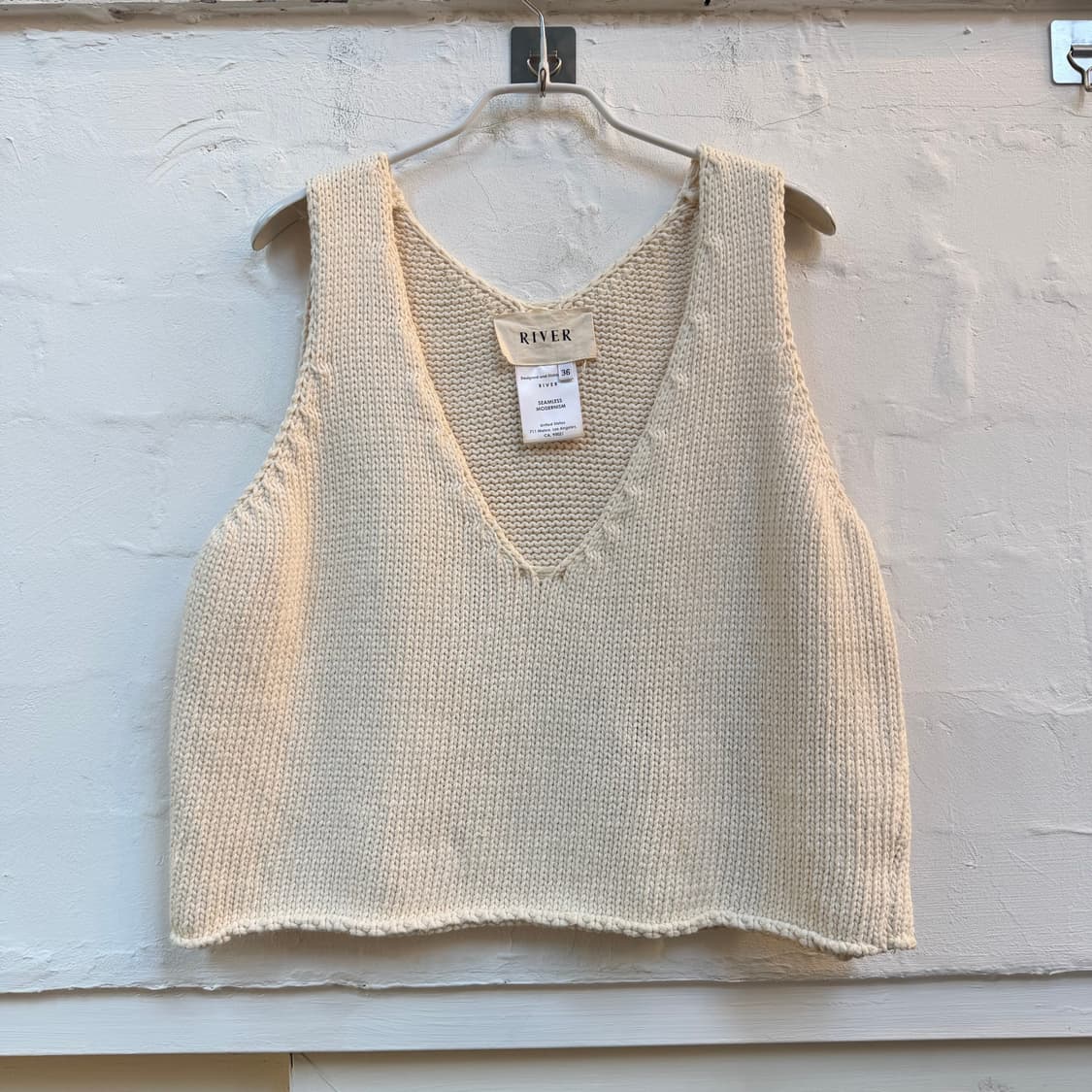 River 아이보리 브이넥 니트 슬리브리스 탑 36 상품이미지1