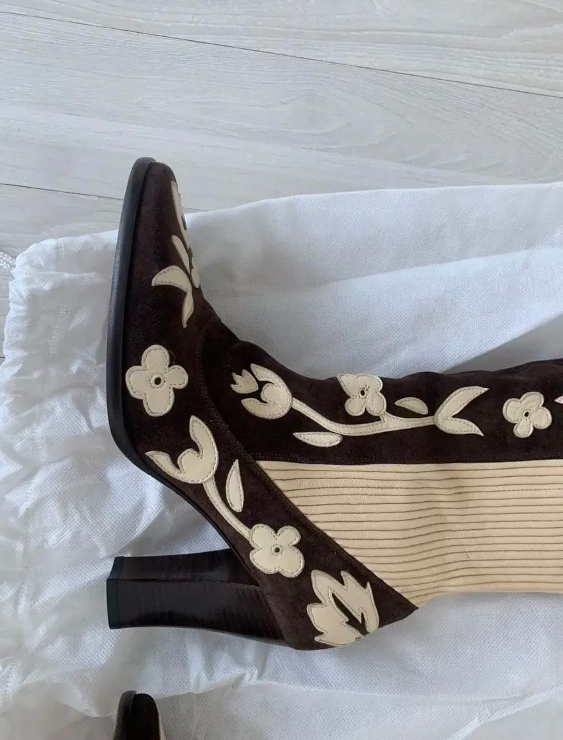 Dolce&Gabbana 돌체앤가바나 스웨이드 플로럴 니하이 부츠 상품이미지7