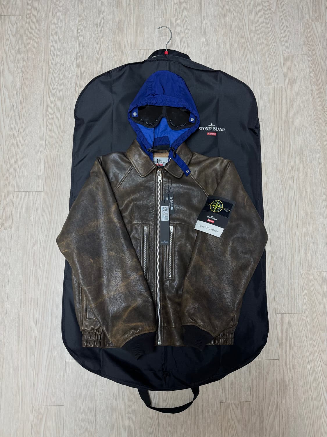 Supreme x Stone Island Leather Bomber 상품이미지1
