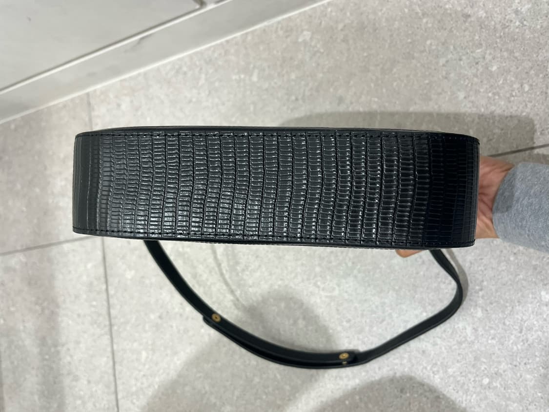르로브 클래식 하프 플랩백 상품이미지8