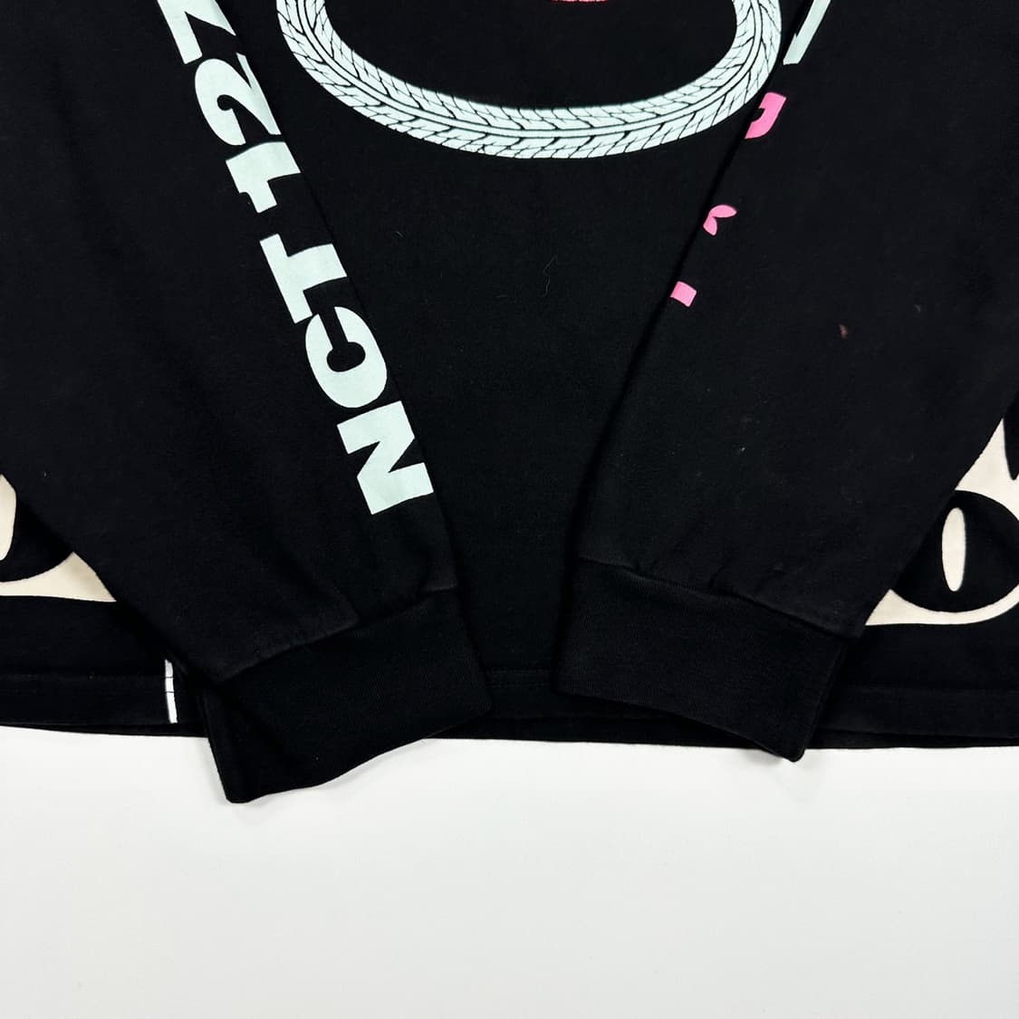 피치스 x NCT 굿즈 블랙 롱 슬리브 맨투맨 (L) 상품이미지9