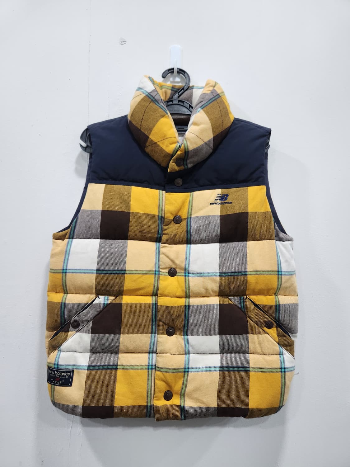 뉴발란스 체크 패턴 덕다운 패딩 조끼 남녀공용 90(M)사이즈 상품이미지1