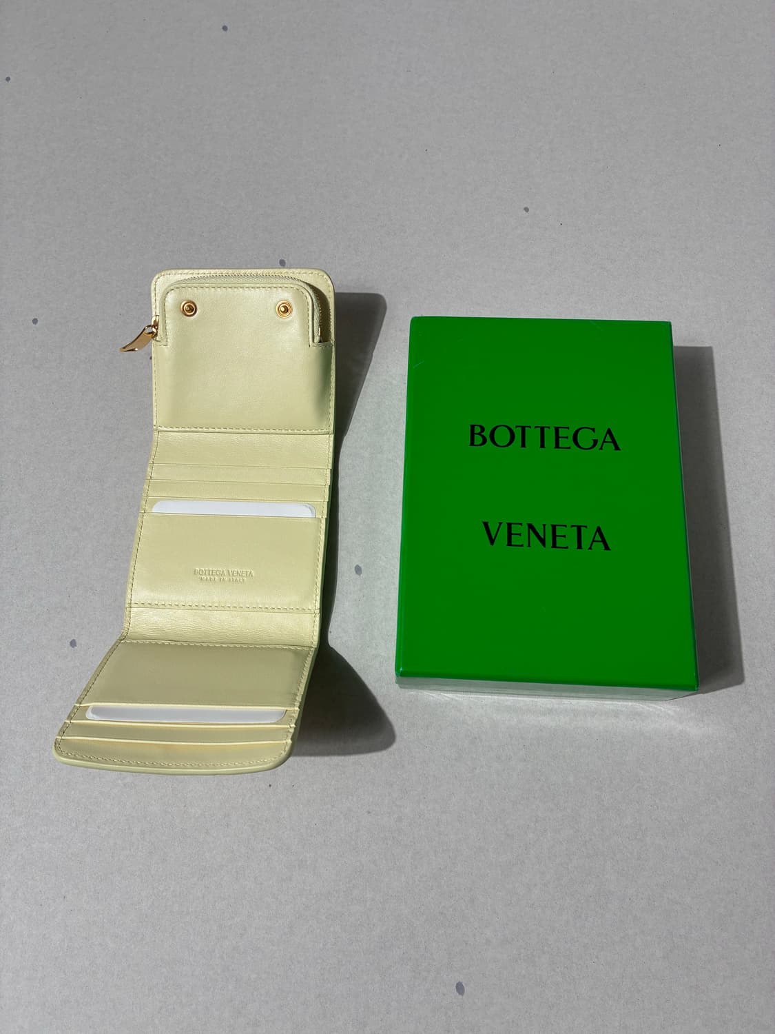 보테가 베네타 인트레치아토 트리폴드 지갑 라임컬러 상품이미지2