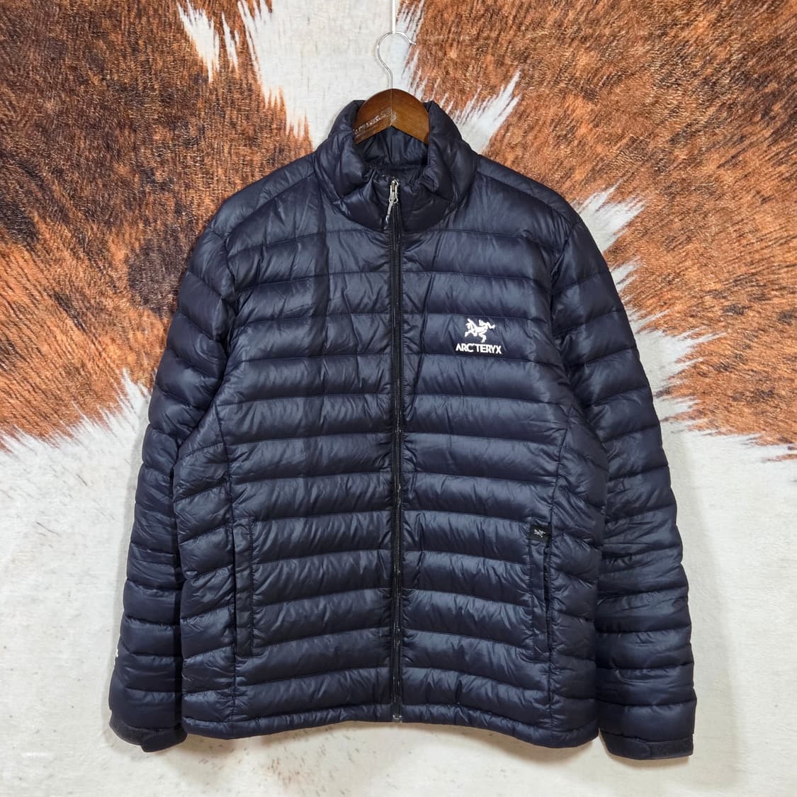 아크테릭스 네이비 경량 패딩 상품이미지1