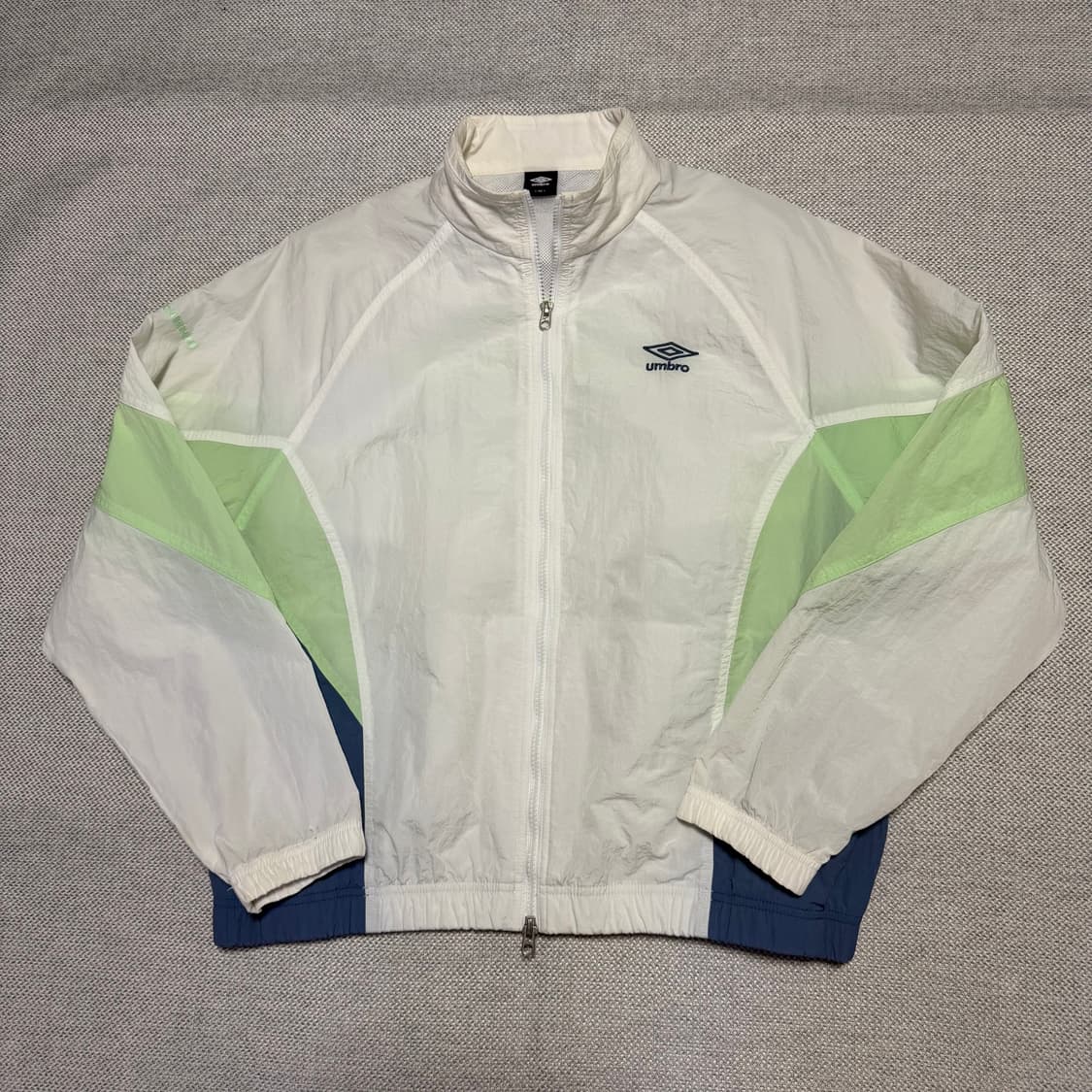 엄브로 빅로고 바람막이 자켓 상품이미지1