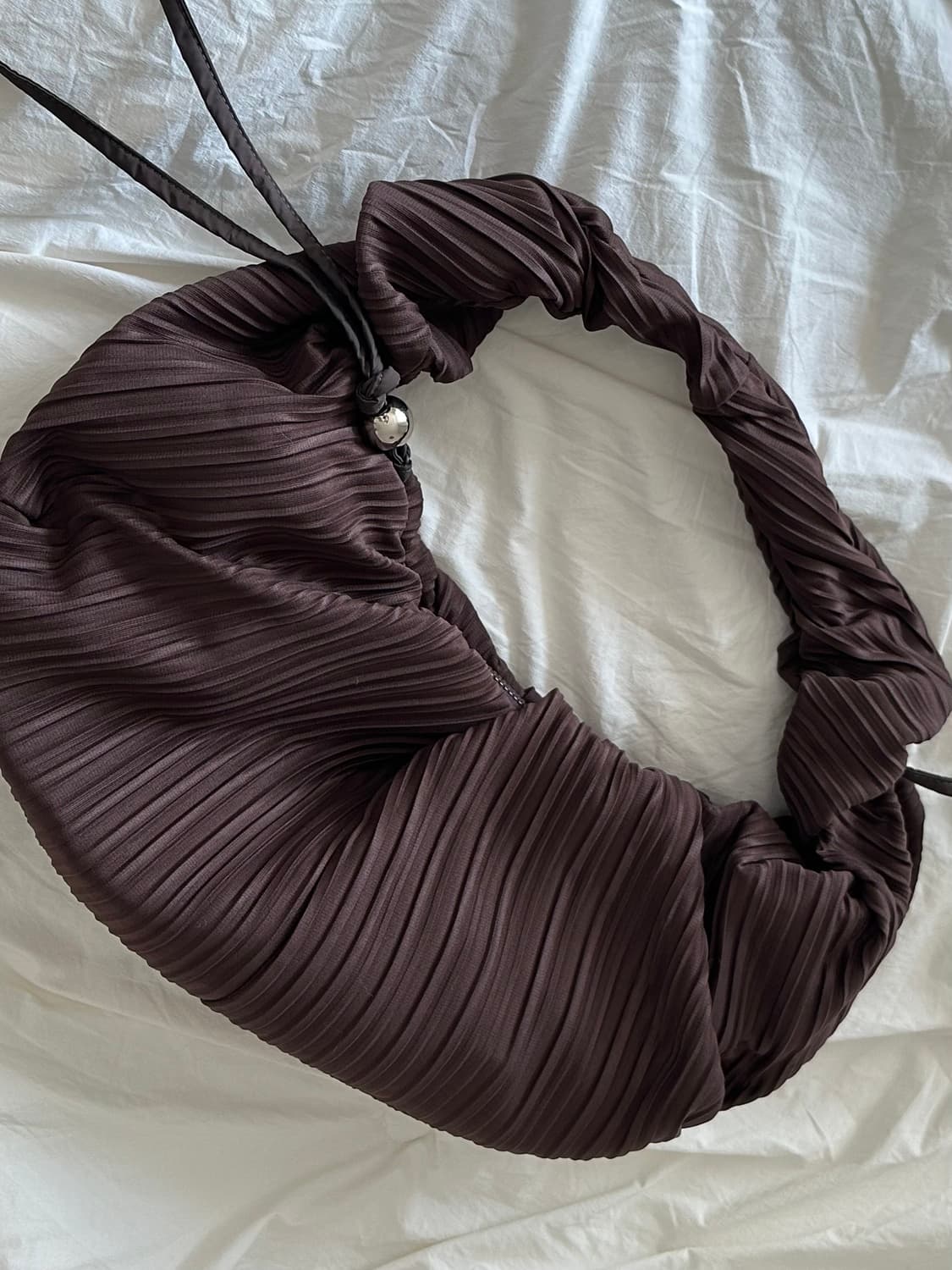 던팩토리 러비츠백 라지 브라운 플리츠백 상품이미지3