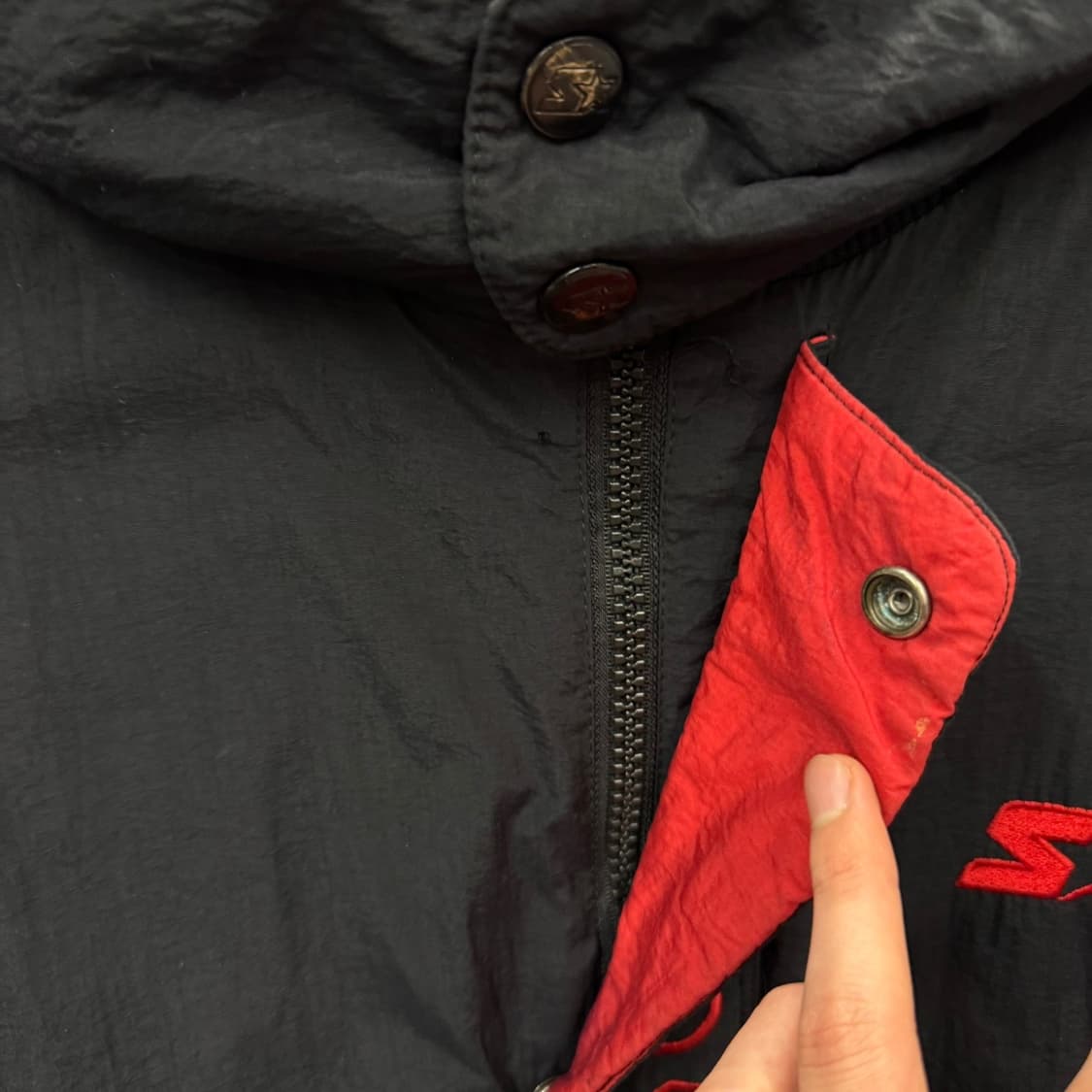 NBA X 스타터 시카고불스 아노락 패딩 점퍼 후면 빅로고 디테일 블랙 상품이미지9