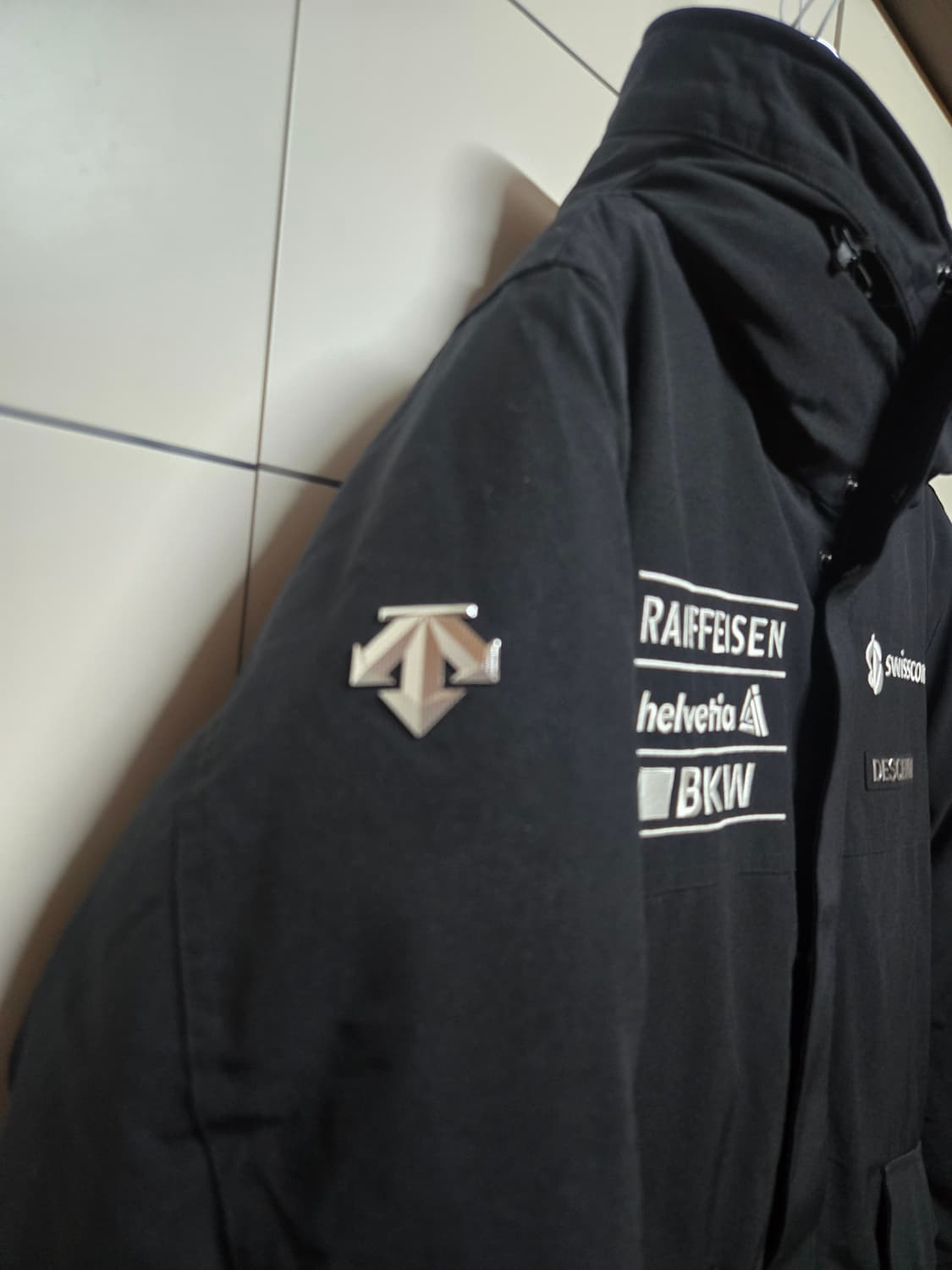 데상트 스위스 스키팀 레플리카 미드 다운 패딩자켓(105사이즈) 상품이미지6