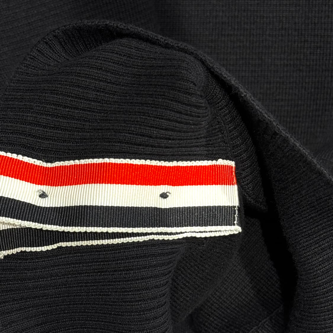 25FW 톰브라운 밀라노 스티치 사선완장 가디건 골드 3사이즈 상품이미지10