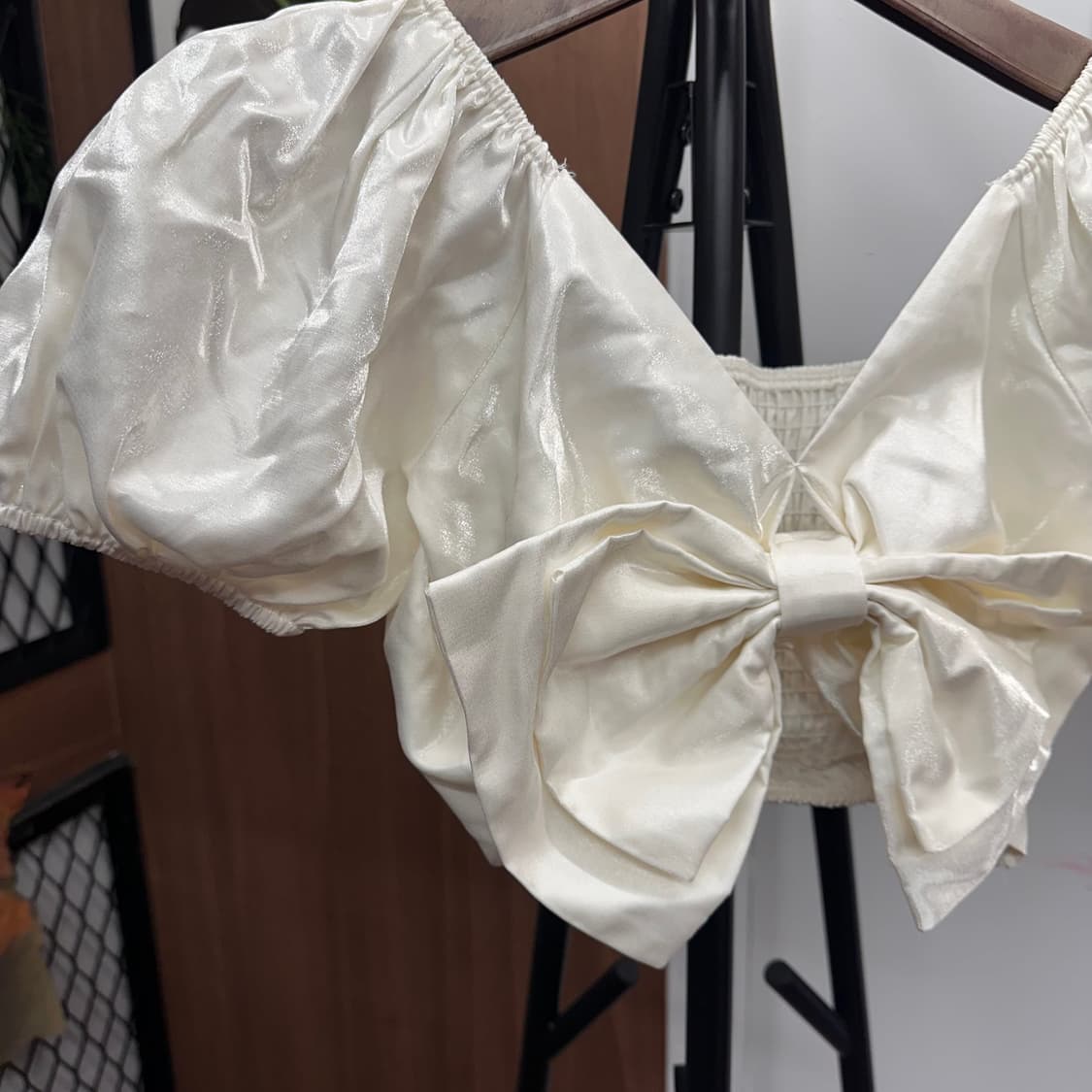 Ivory Big Ribbon Off-Shoulder Top  상품이미지3