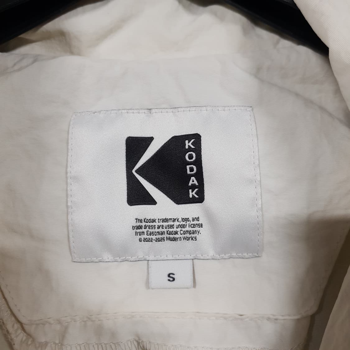 여성 S) 코닥 신형 25ss 에센셜 빅로고 우븐 자켓 아이보리 오버핏 상품이미지6