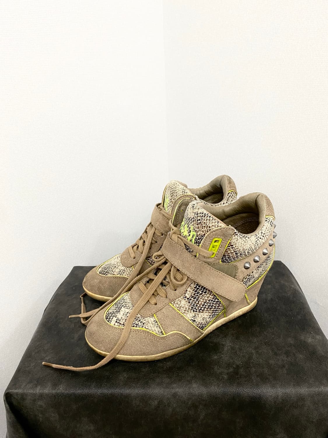 Ash Snake Skin Studded Wedge Sneakers 상품이미지3