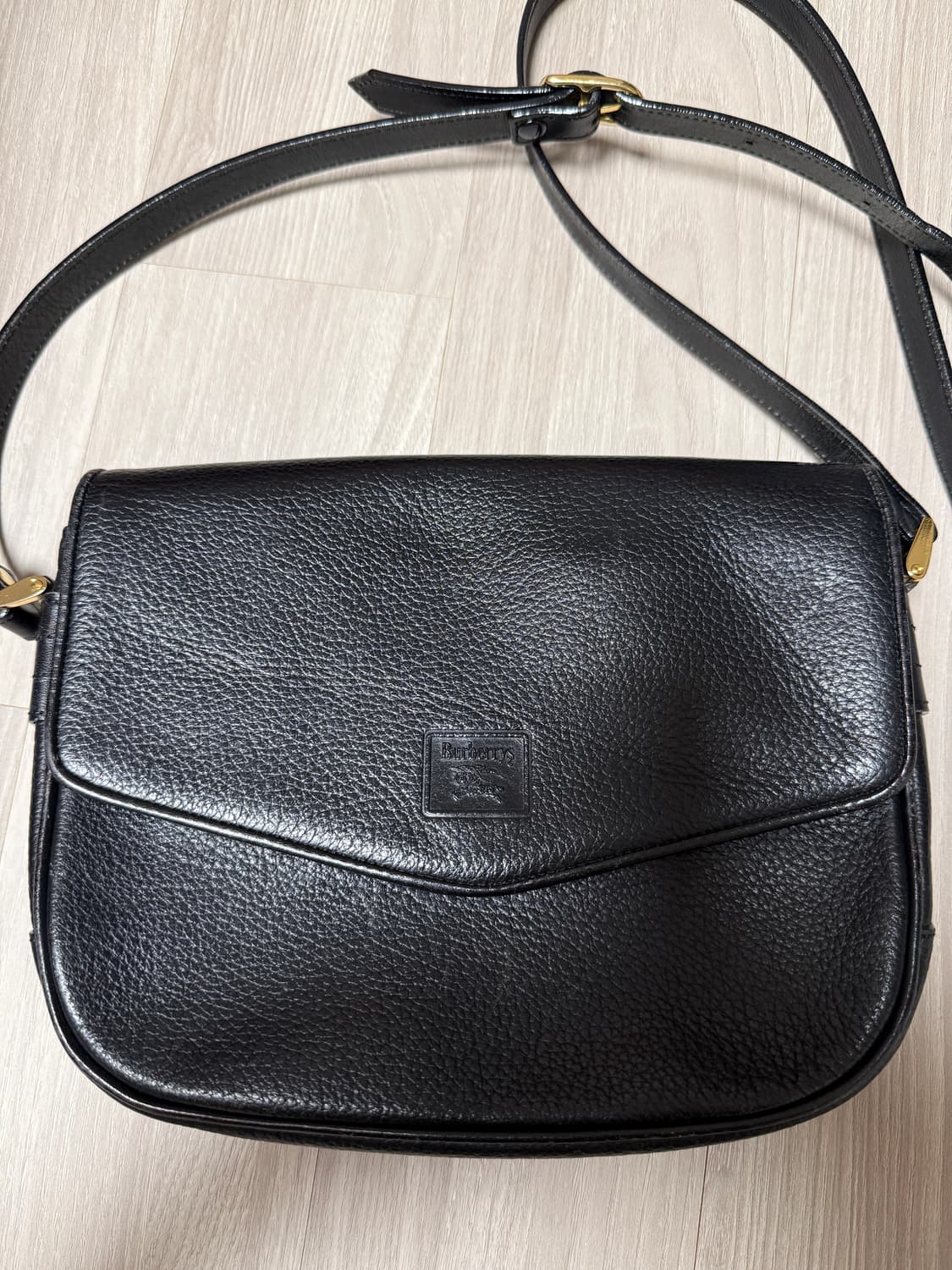 정품 버버리 블랙 가죽 크로스백 상품이미지3