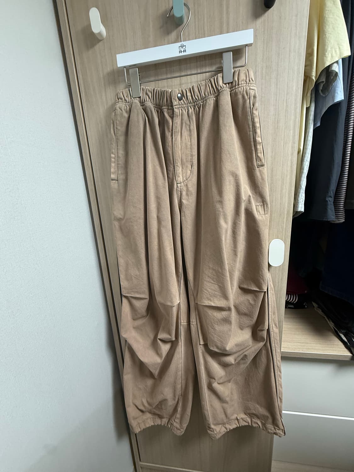 해칭룸 스노우 트랙팬츠 베이지 3 상품이미지1