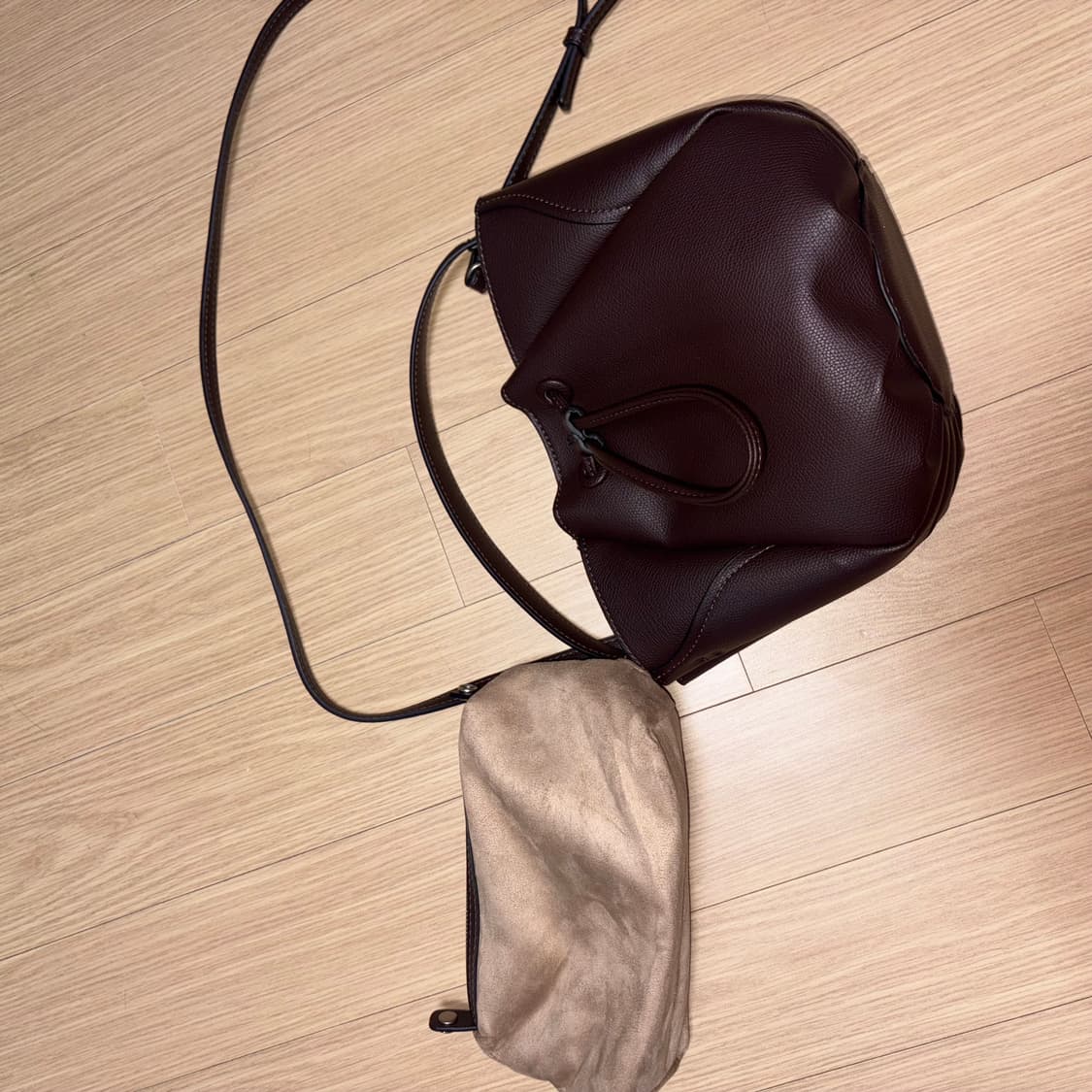 새상품) 자라 스티치 디테일 미니 버킷백 브라운 상품이미지2