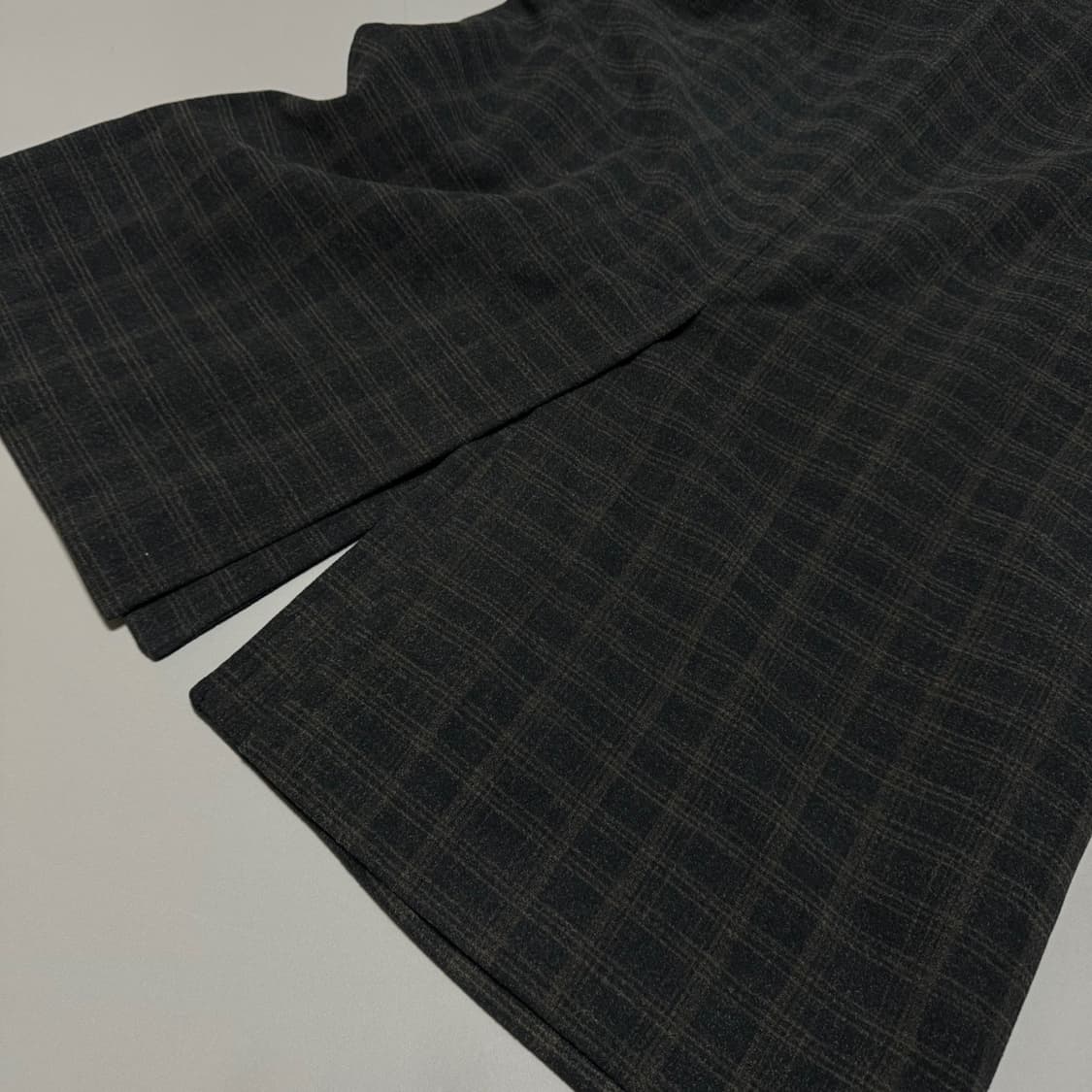 빔즈 하트 차콜컬러 체크패턴 폴리에스터 레이온 혼방 스텐 칼라 코트 상품이미지5