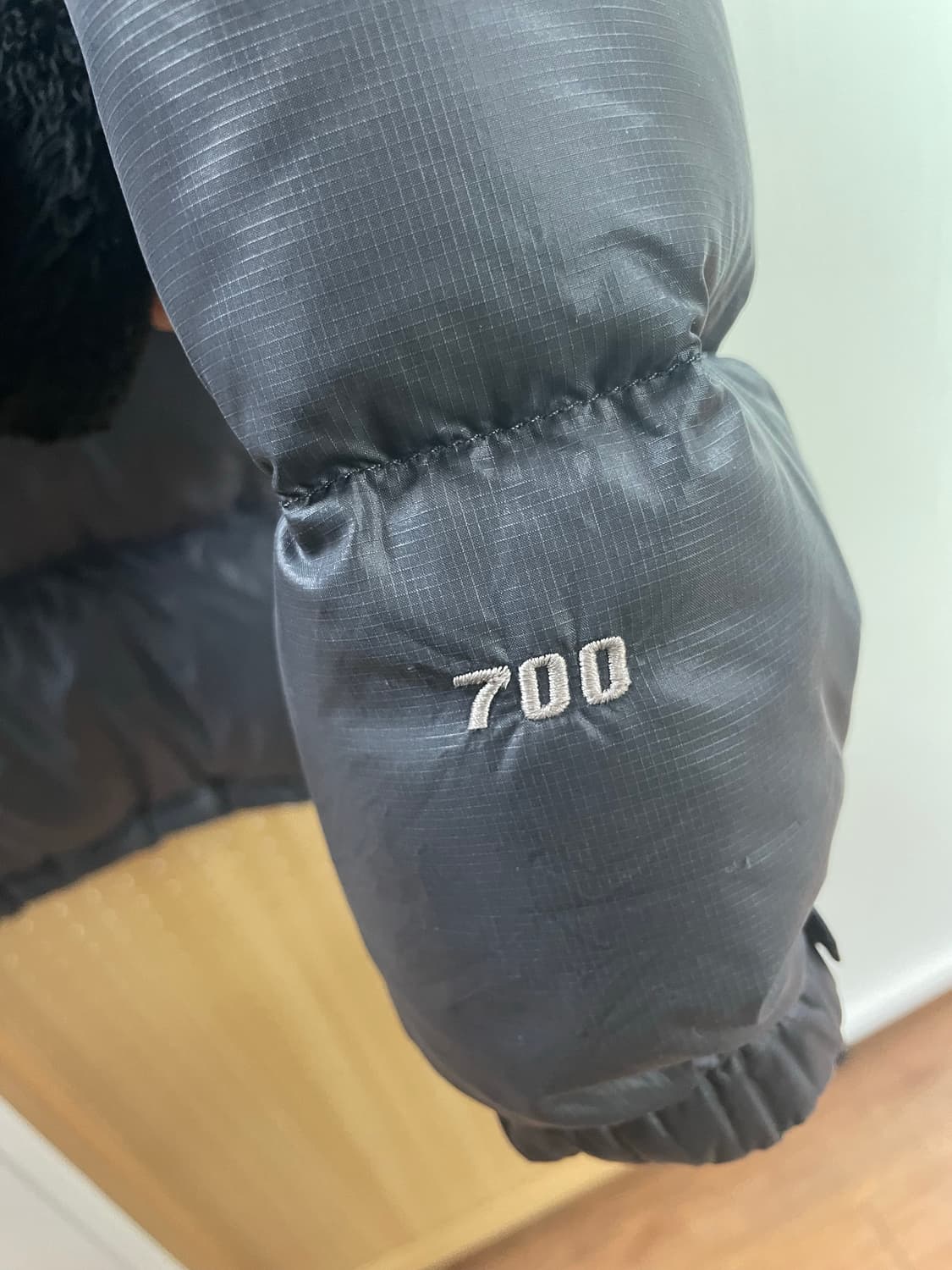 노스페이스 700 눕시 패딩 L사이즈 검정/그레이 상품이미지4