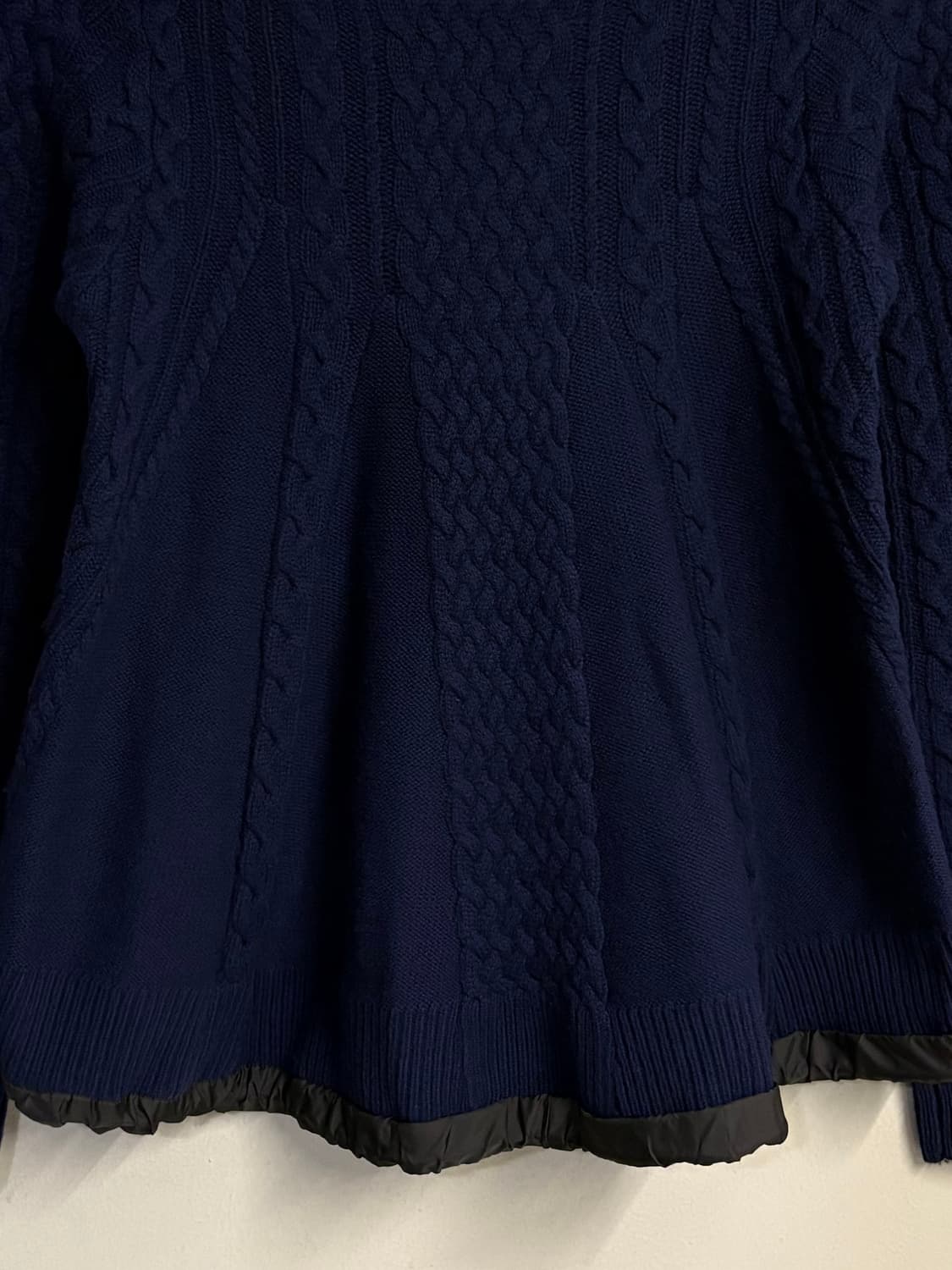 SACAI LUCK cable knit cardigan navy  상품이미지6