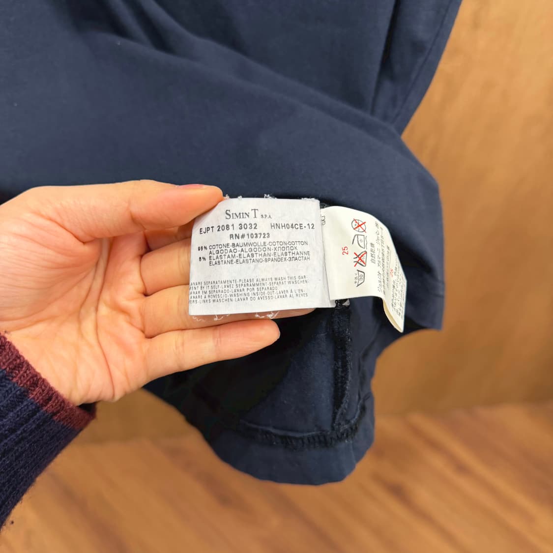 엠포리오 아르마니 라운드넥 반팔 티셔츠 로고 프린팅 디테일 슬림핏 네이비 상품이미지9