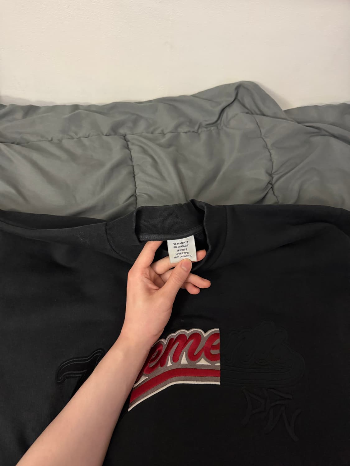 [M] 베트멍 18FW 패치워크 자수 모크넥 맨투맨 (뎀나 아카이브) 상품이미지4